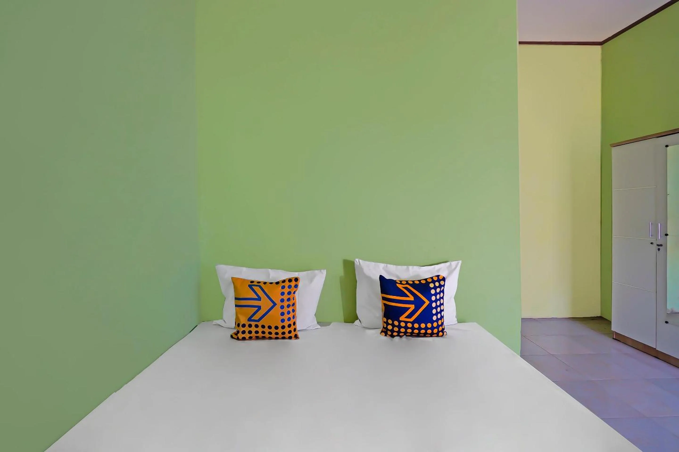 Bedroom, Bed in Hotel O Guesthouse Prima SyariahNearGPdI Anugerah