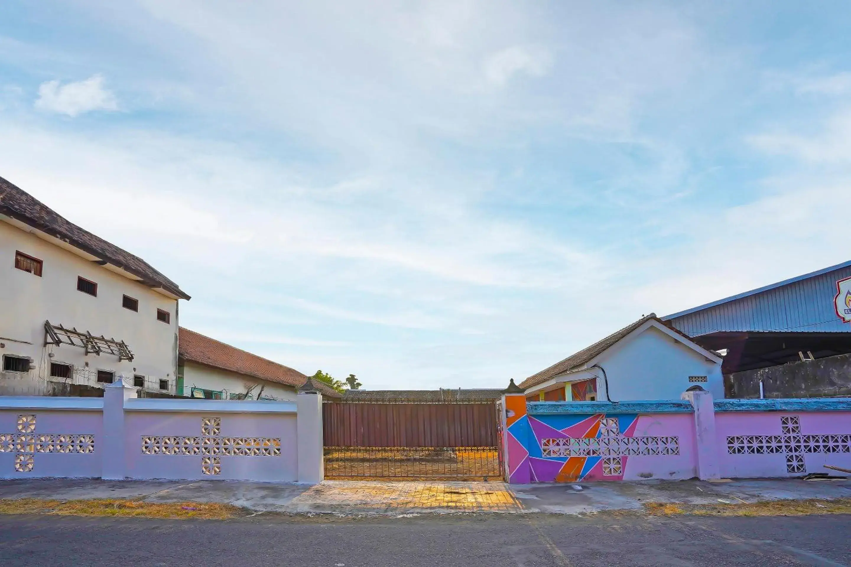 Facade/entrance in Hotel O Guesthouse Prima SyariahNearGPdI Anugerah Facade/entrance in Hotel O Guesthouse Prima SyariahNearGPdI Anugerah