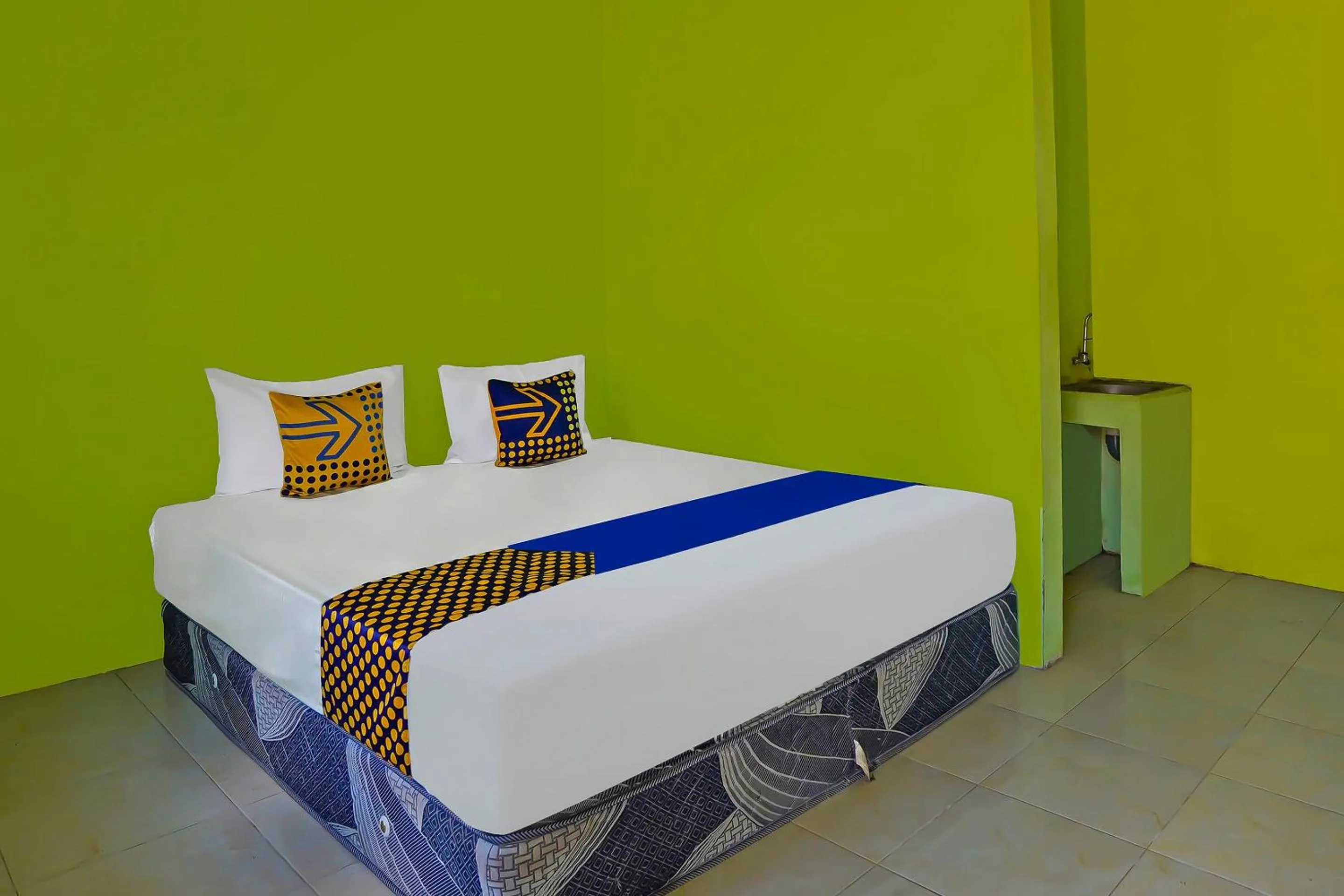 Bedroom, Bed in Hotel O Guesthouse Prima SyariahNearGPdI Anugerah