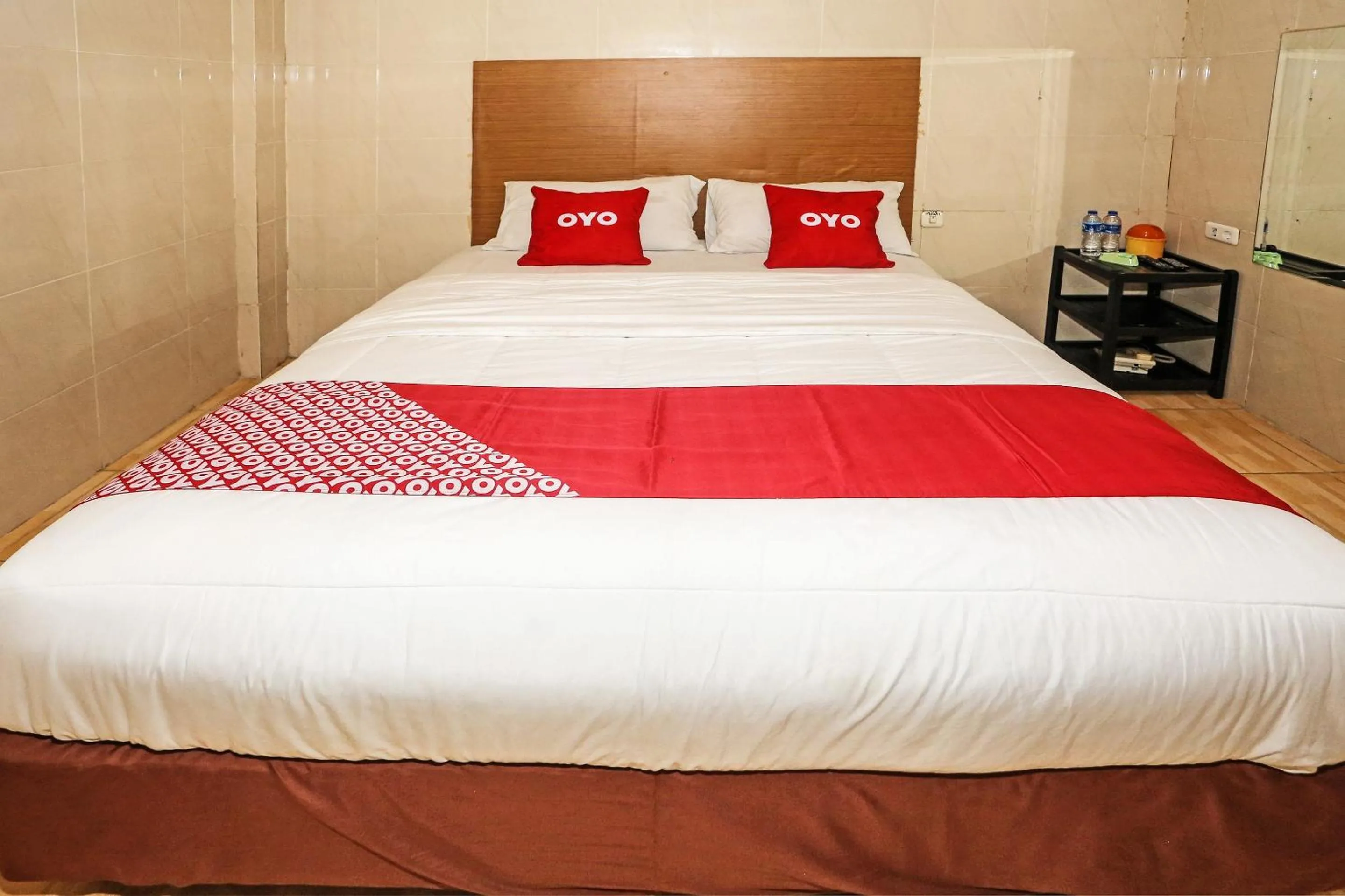 Bedroom, Bed in Hotel O Ciputat