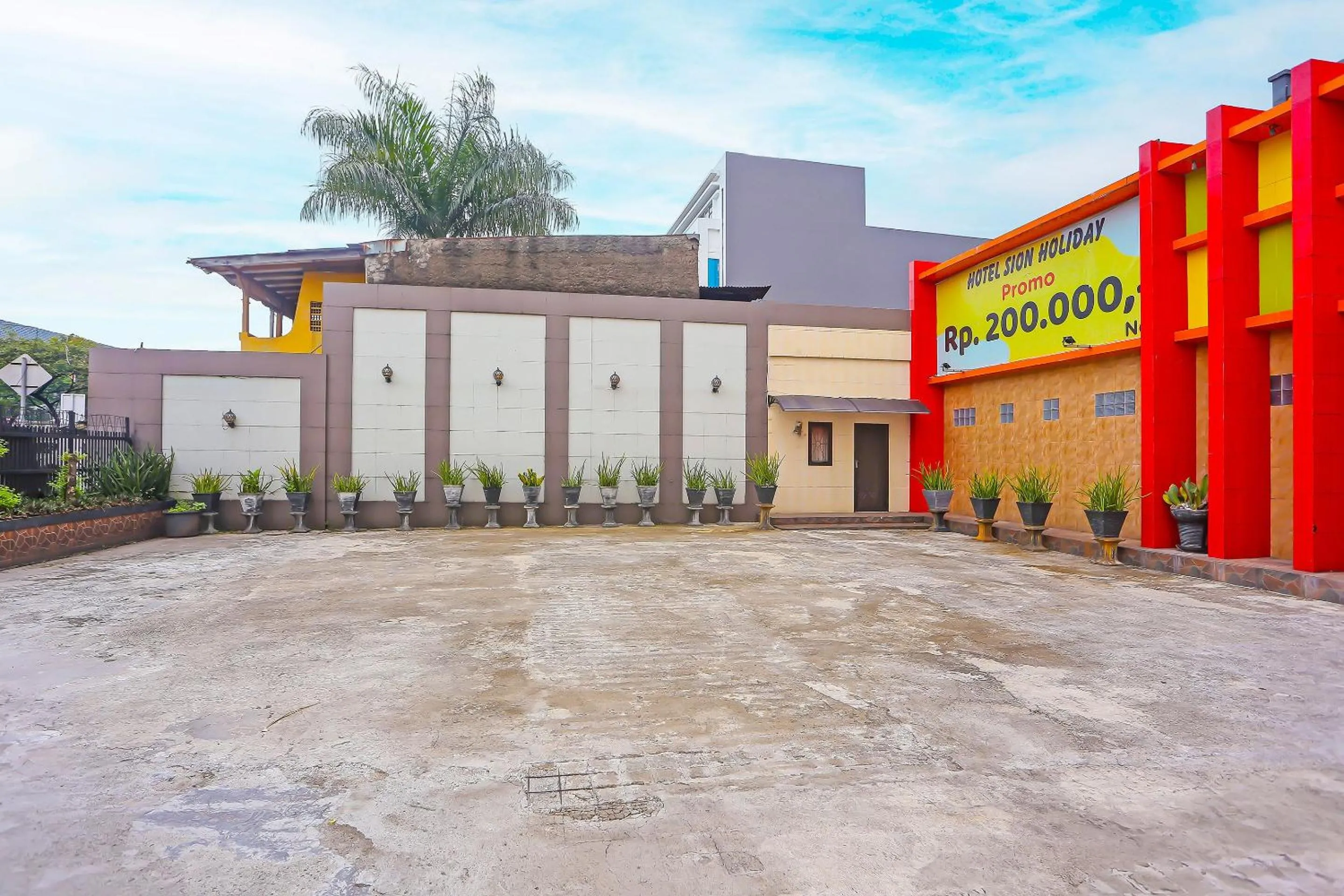 Facade/entrance in Hotel O Sion Holiday