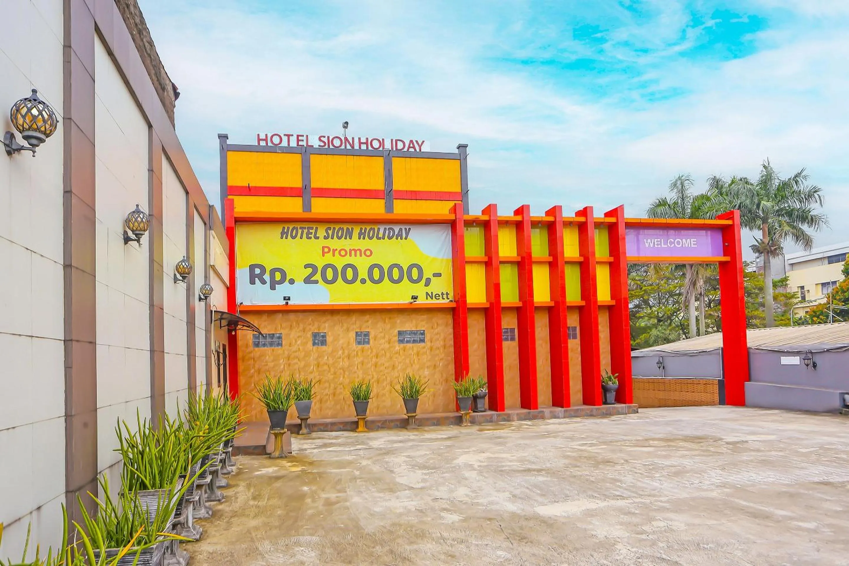 Facade/entrance in Hotel O Sion Holiday