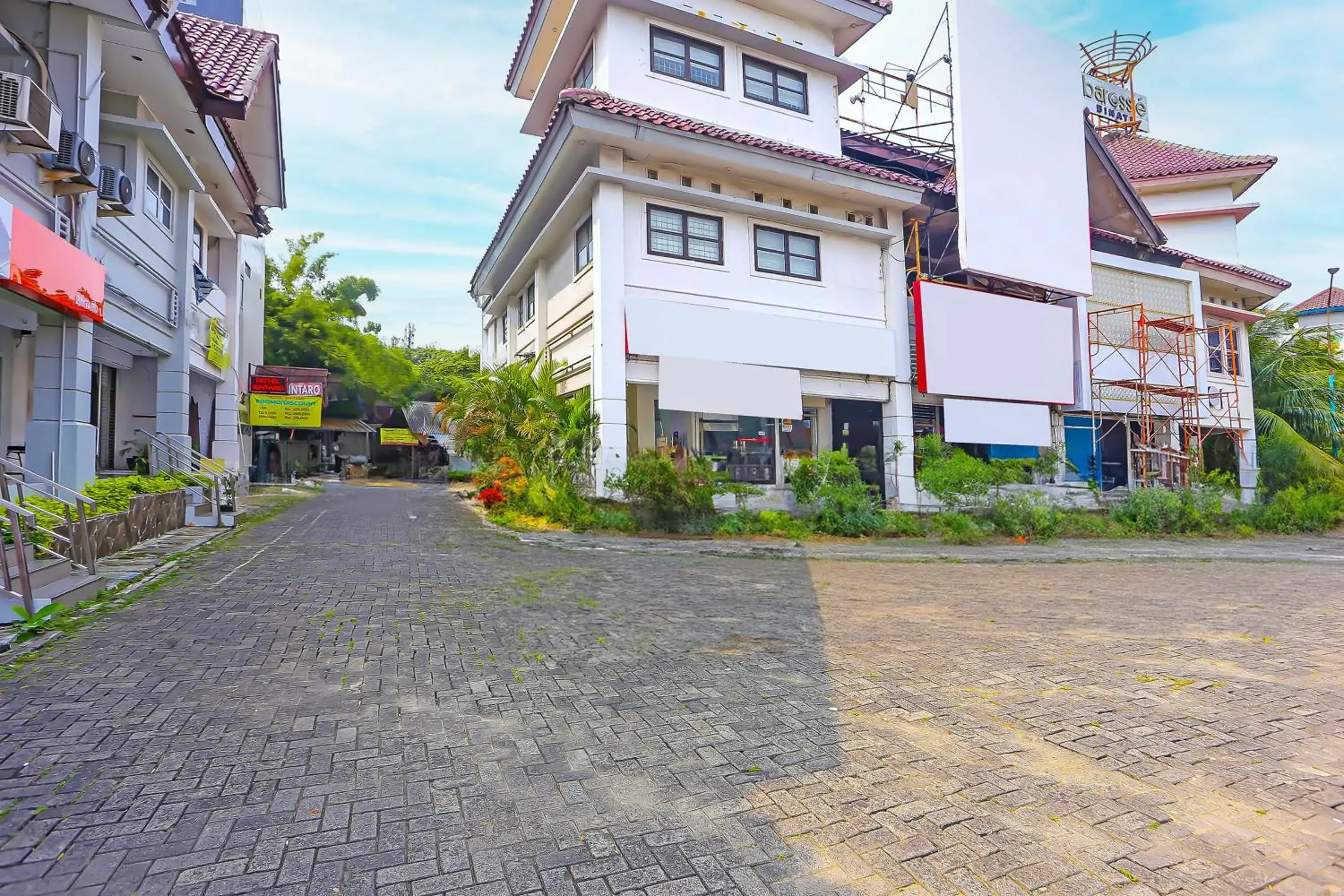 Facade/entrance in Hotel O Bintaro Facade/entrance in Hotel O Bintaro