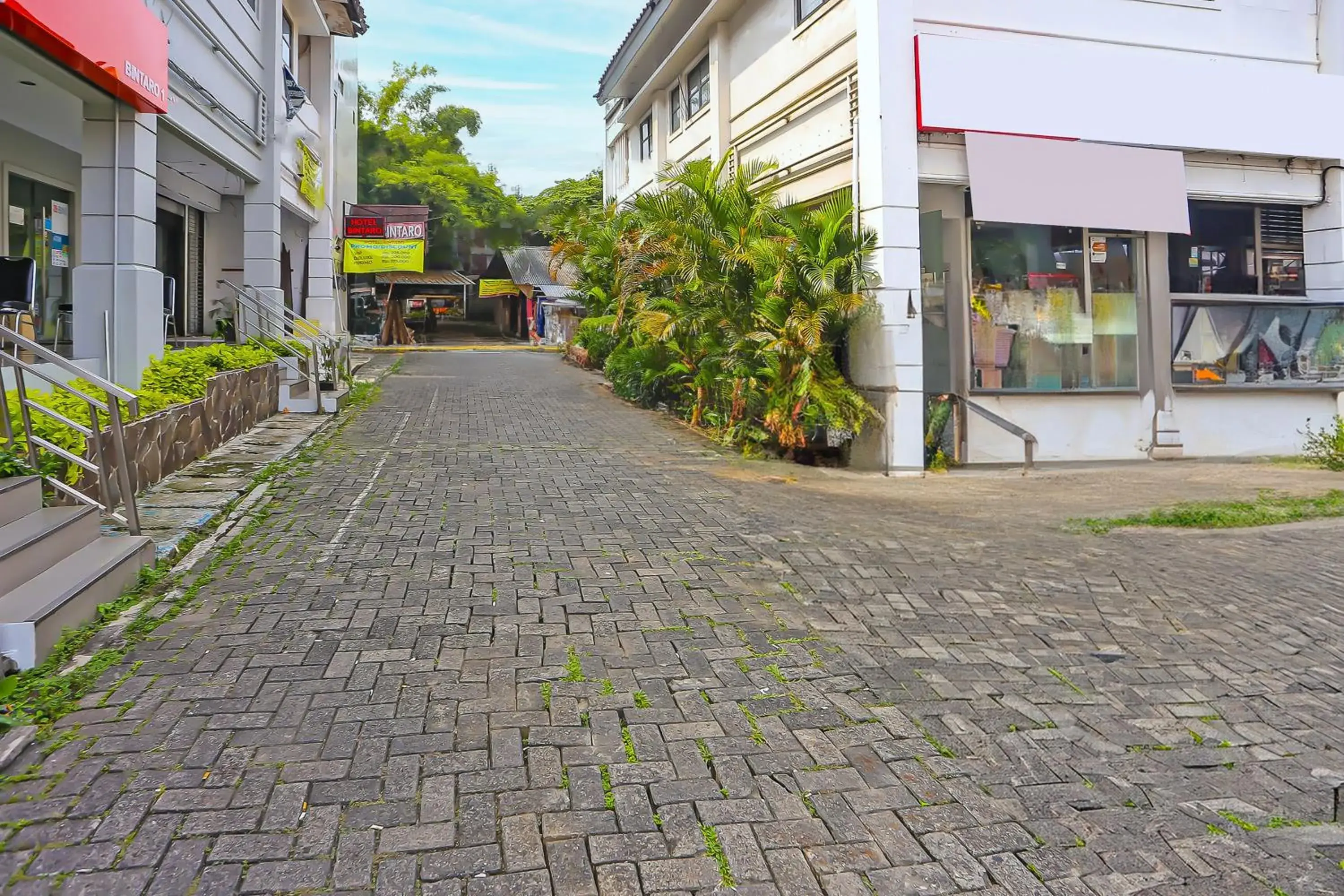 Facade/entrance in Hotel O Bintaro Facade/entrance in Hotel O Bintaro