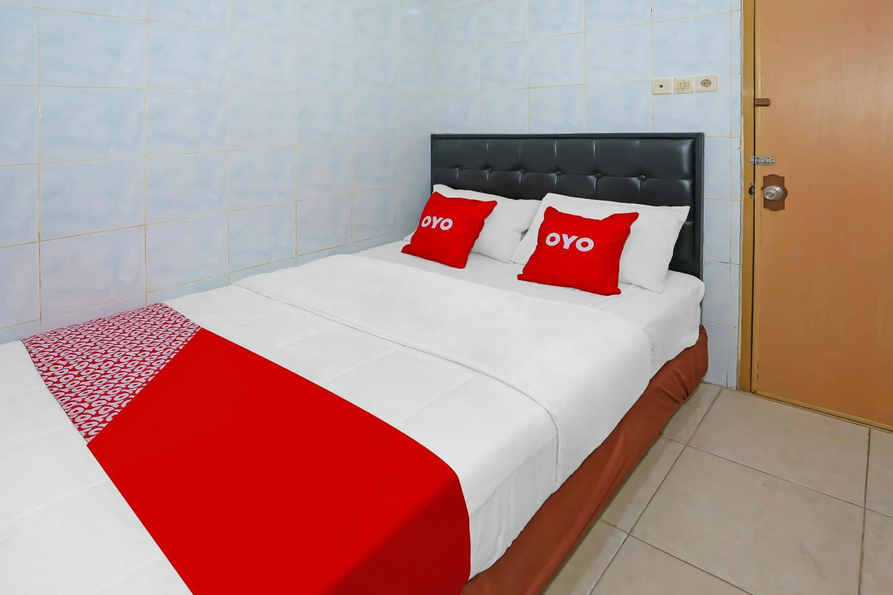 Bedroom, Bed in Hotel O Bintaro