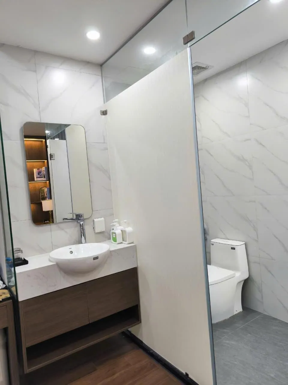 Toilet in The Cosy Inn Hanoi