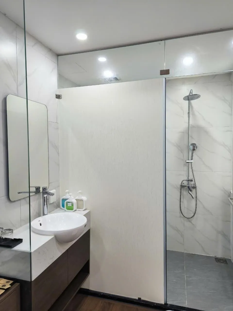 Shower in The Cosy Inn Hanoi