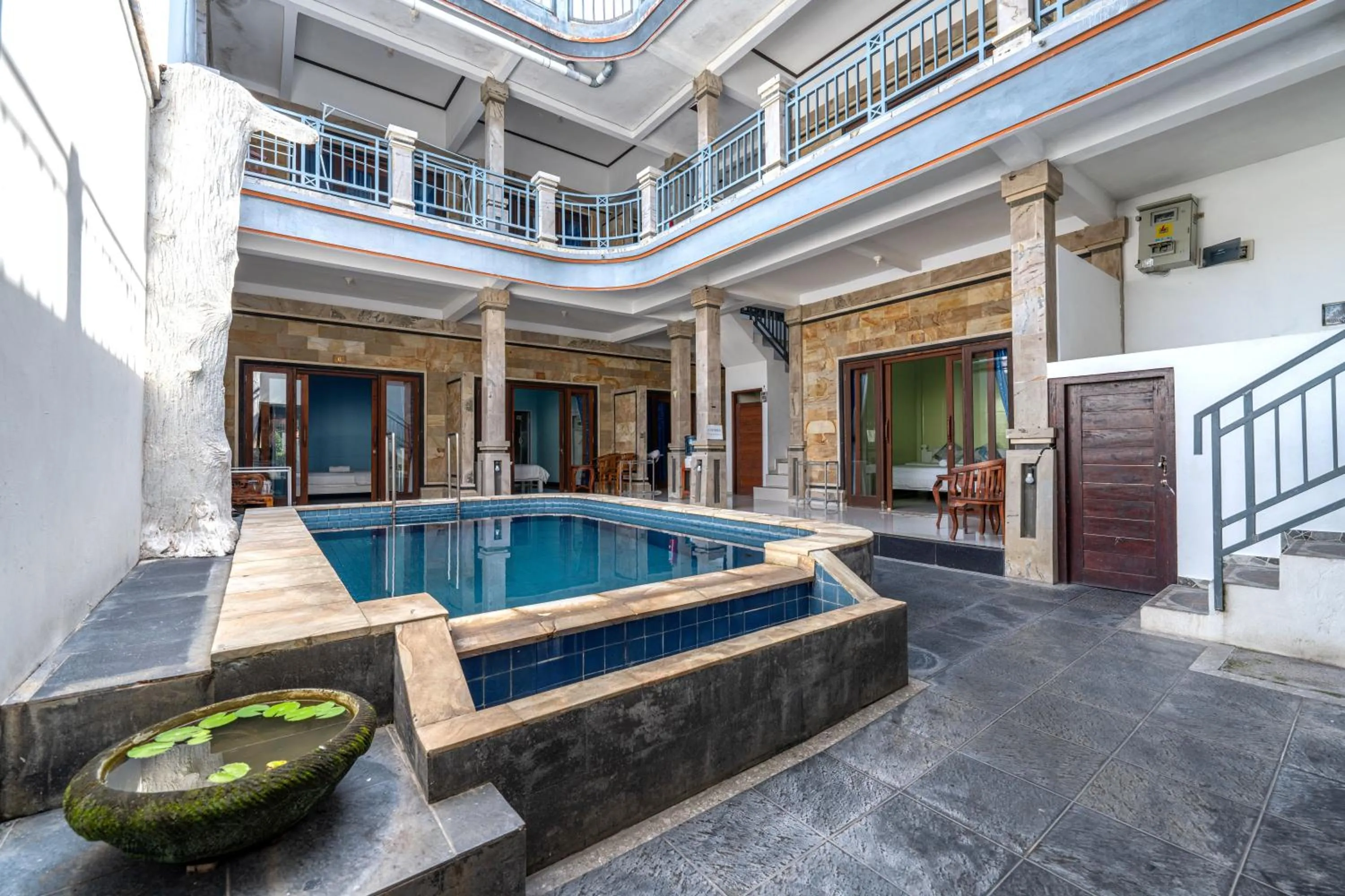 Dive & Dwell Tulamben