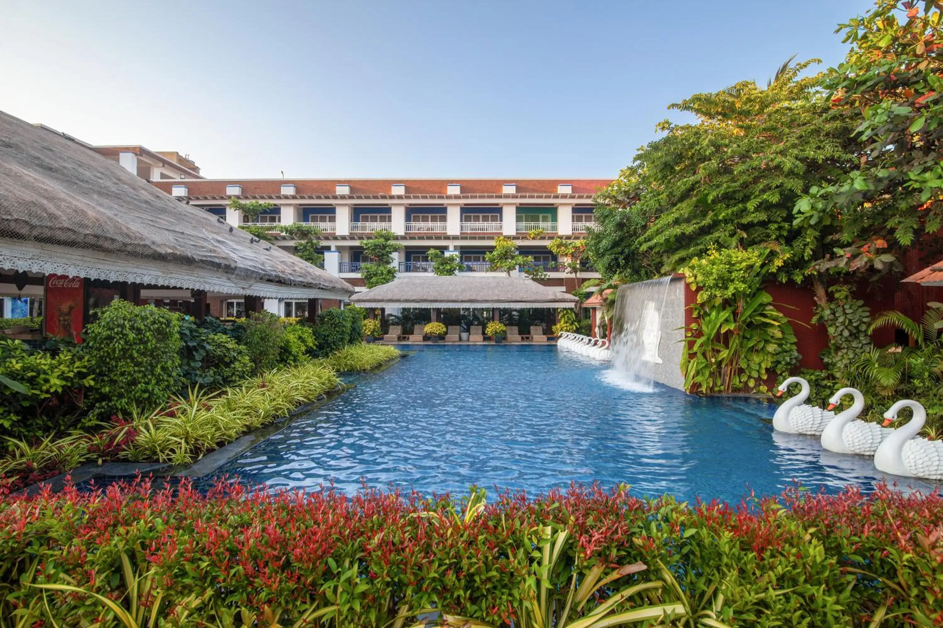 Pool view in Mayfair Waves Pool view in Mayfair Waves