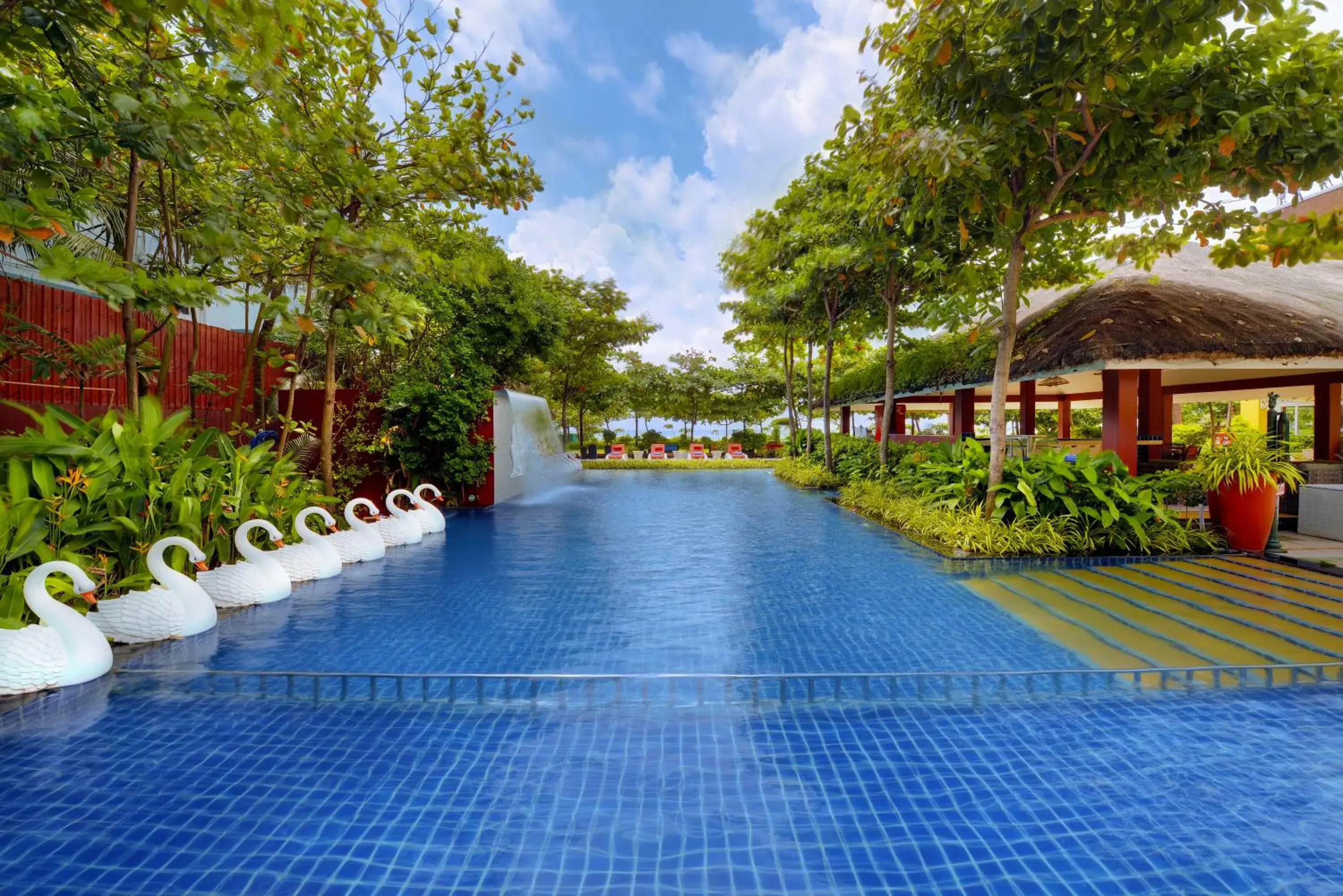 Swimming pool in Mayfair Waves Swimming pool in Mayfair Waves