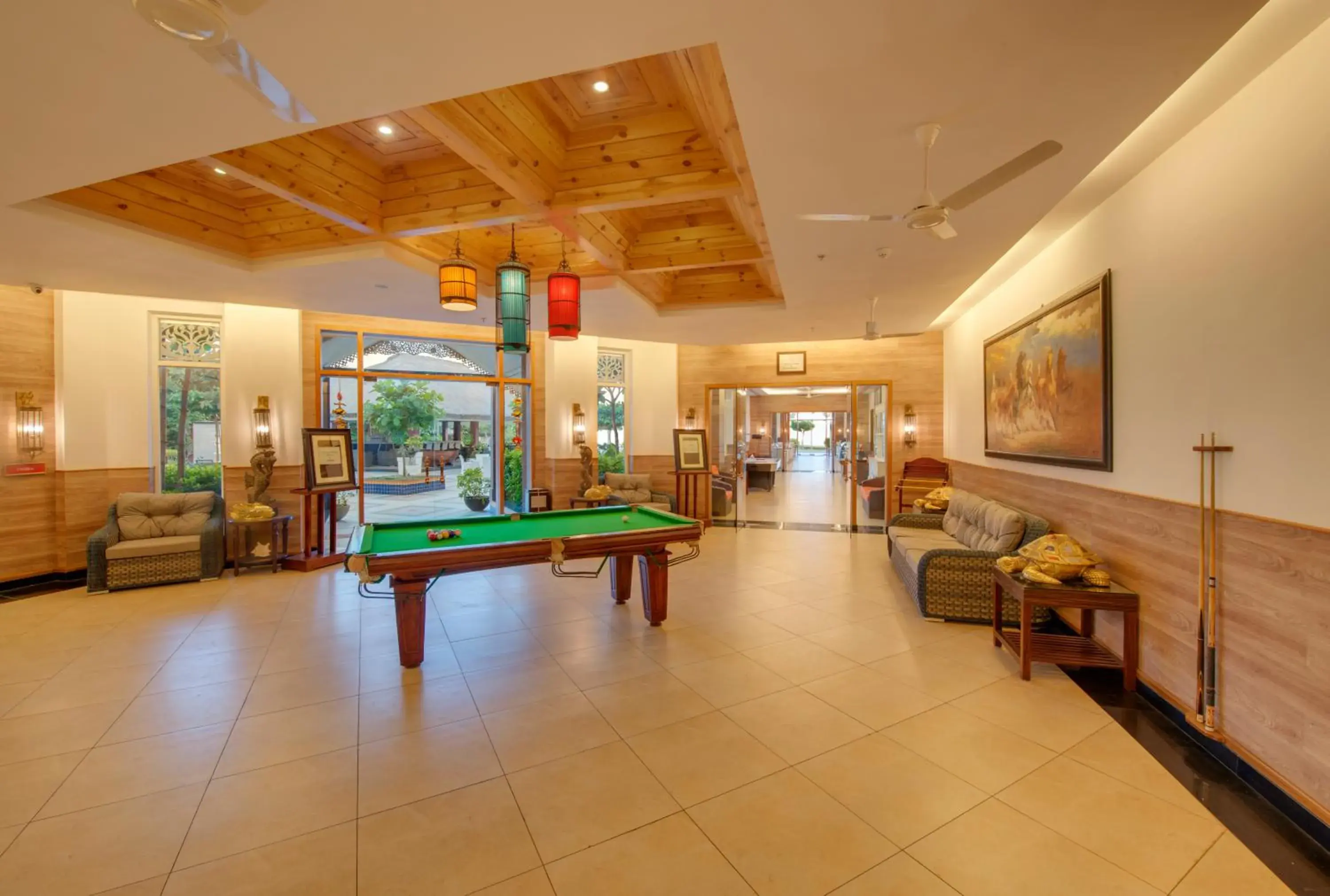 Lobby or reception in Mayfair Waves Lobby or reception in Mayfair Waves