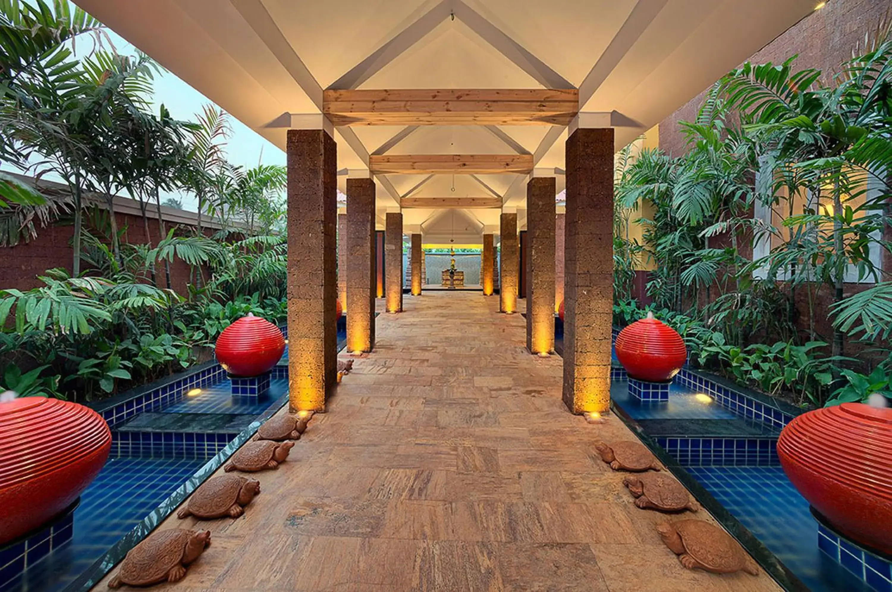 Facade/entrance in Mayfair Waves Facade/entrance in Mayfair Waves