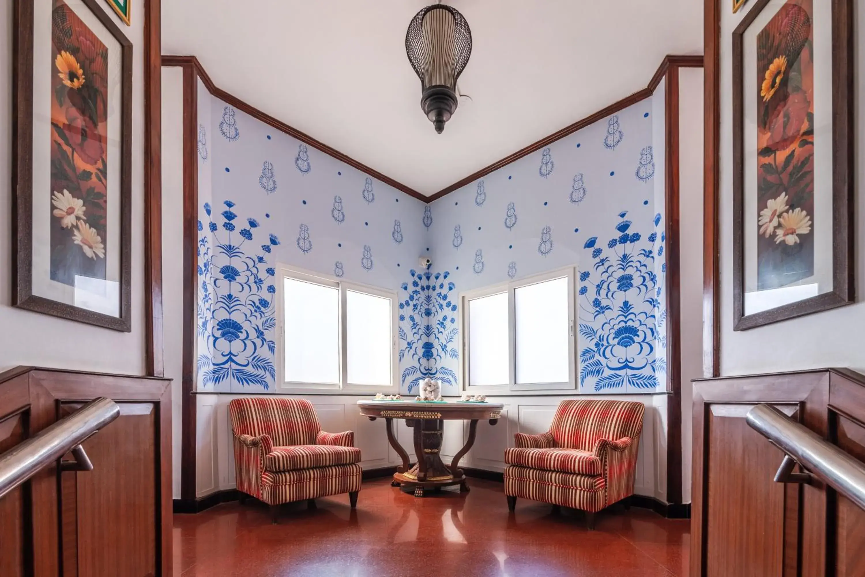 Seating area in Mayfair Waves Seating area in Mayfair Waves