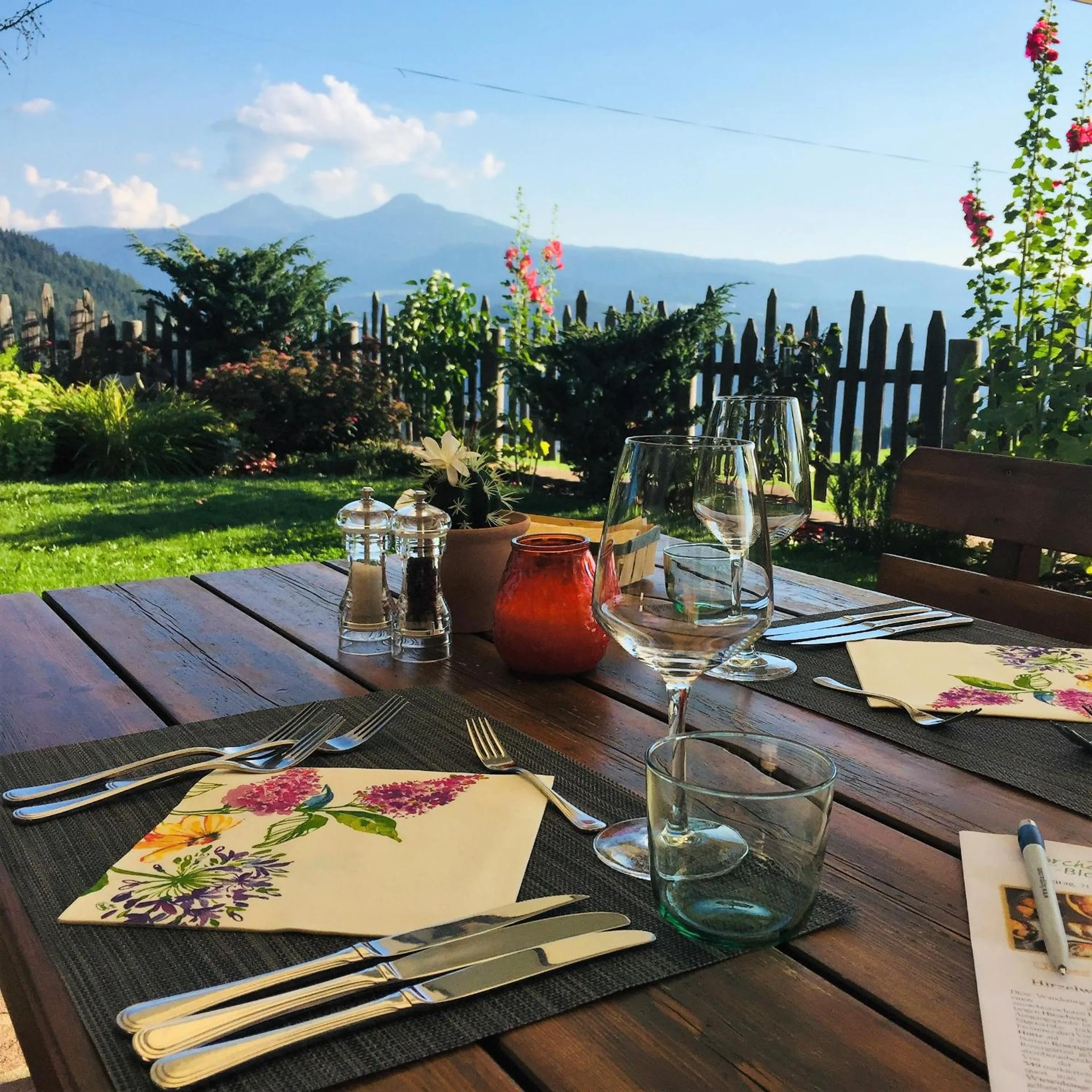 Restaurant/places to eat in Hotel Landgasthof Lärchenwald