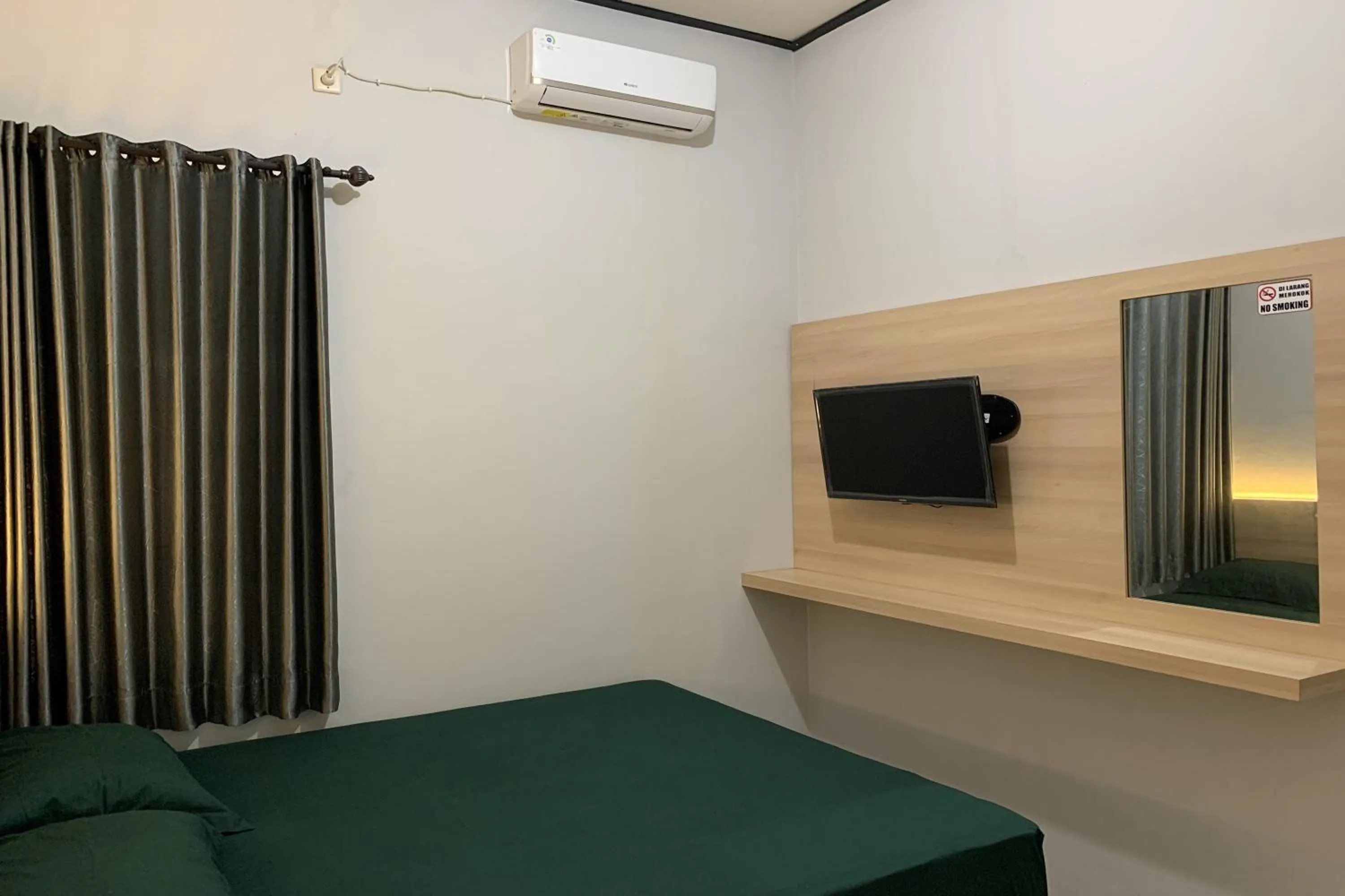 Bed in Hotel Merak Indah