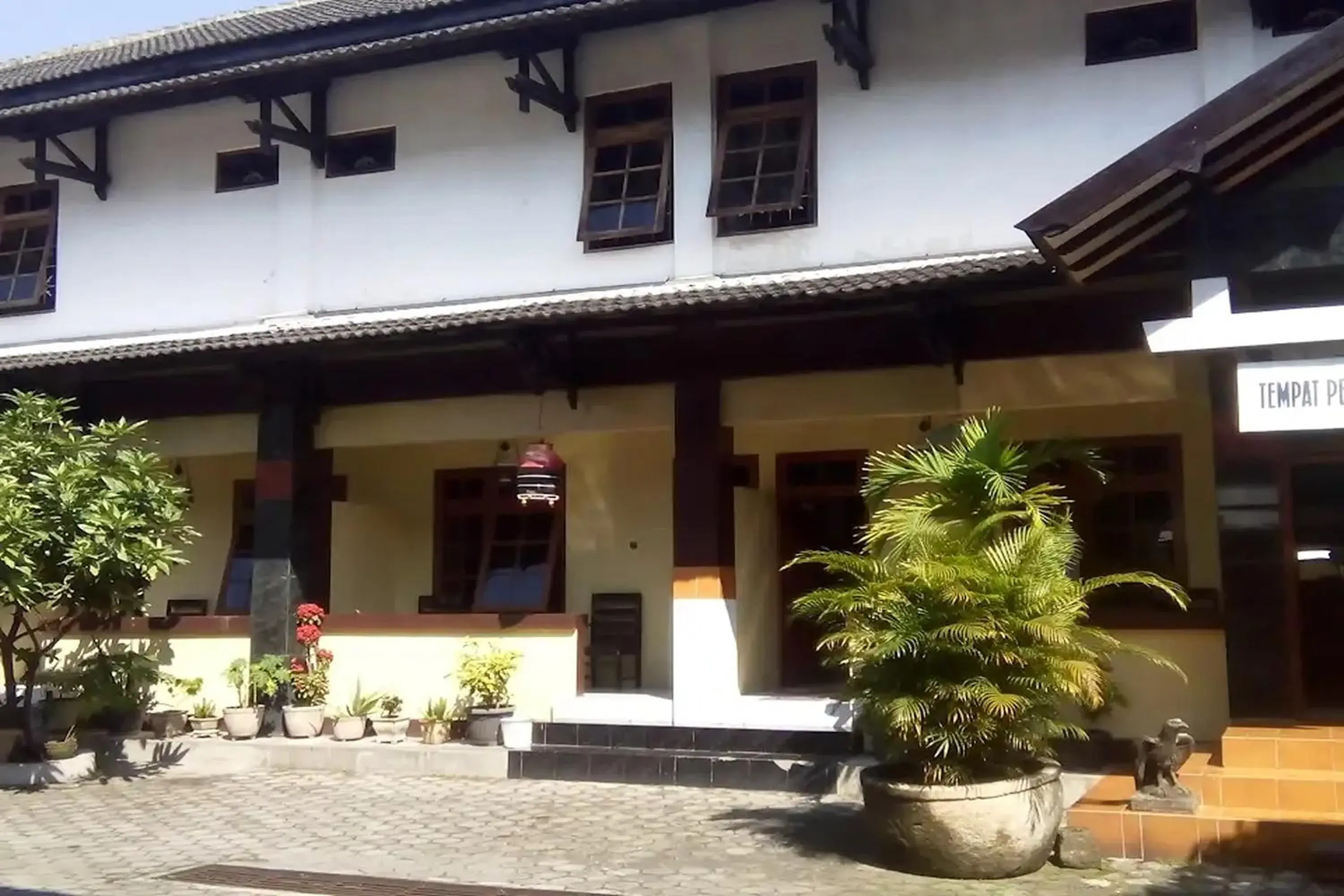 Property building in Hotel Merak Indah Property building in Hotel Merak Indah