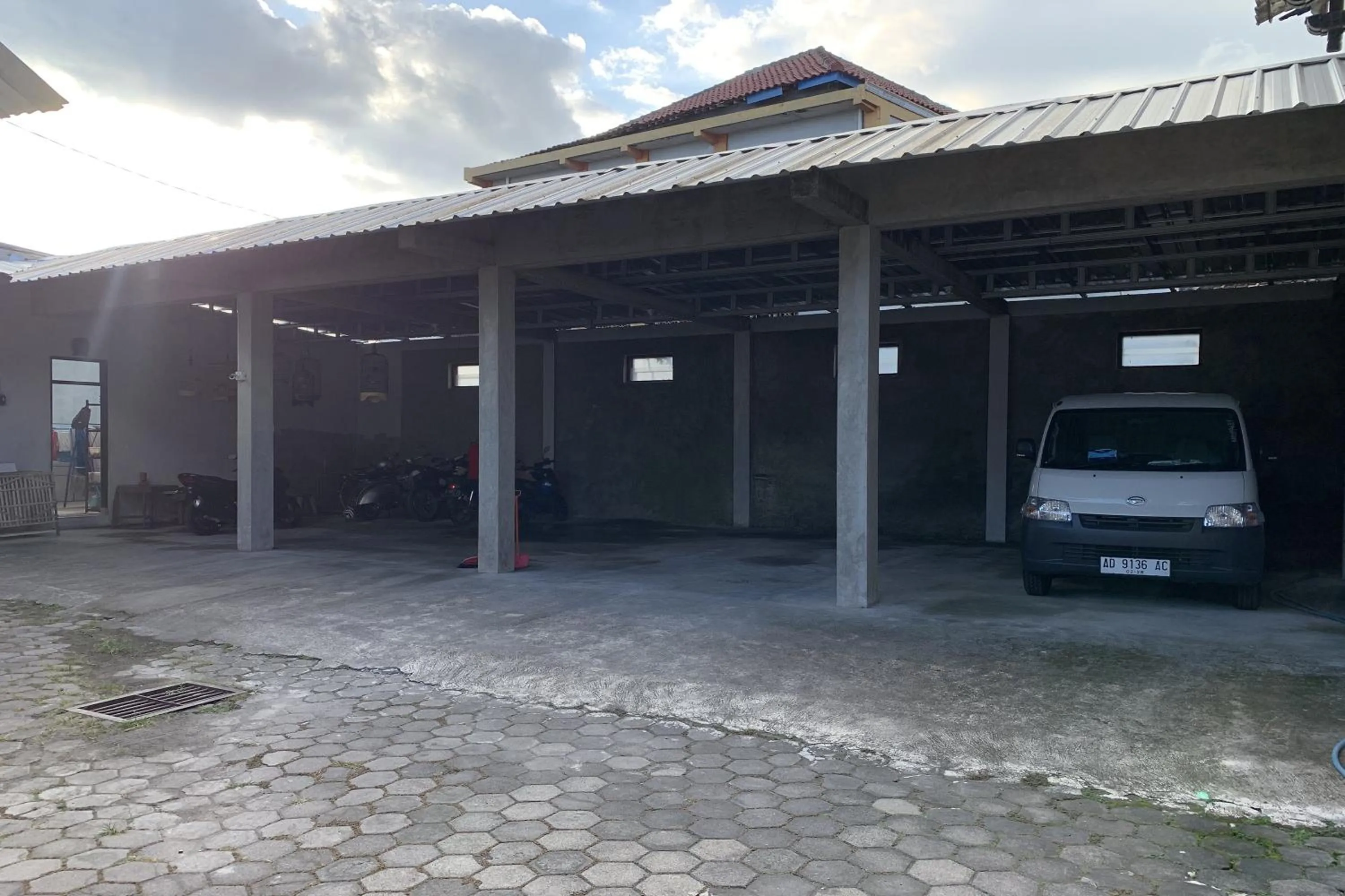 Parking in Hotel Merak Indah