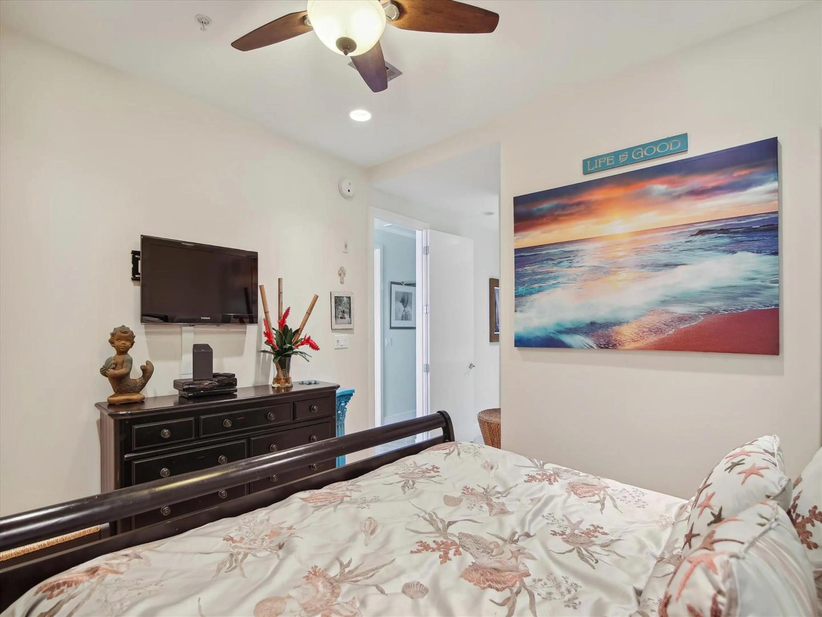 Property building, Bed in Diamond Beach 510-mermaid Manor