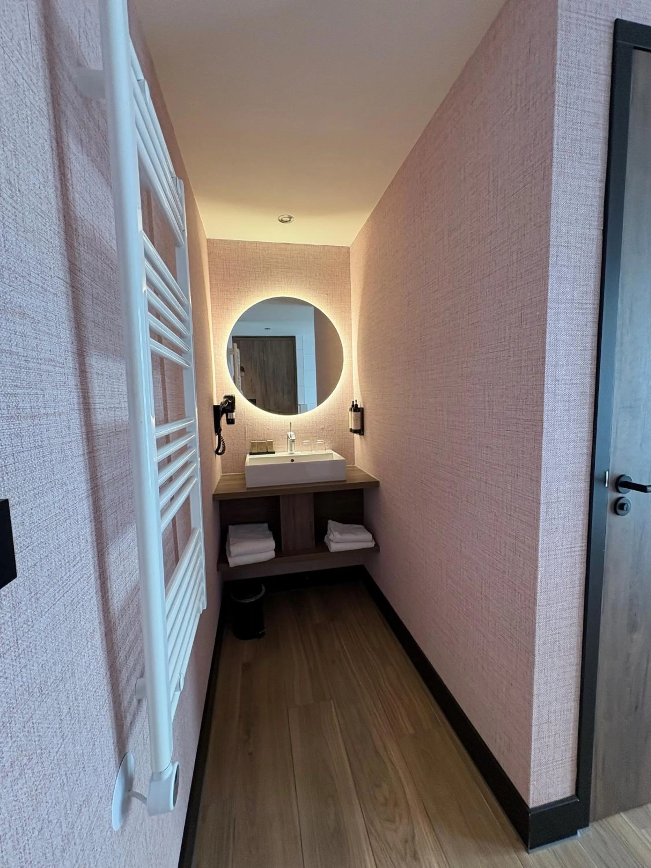 Bathroom, Bed in Van der Valk Hotel Gilze-Tilburg