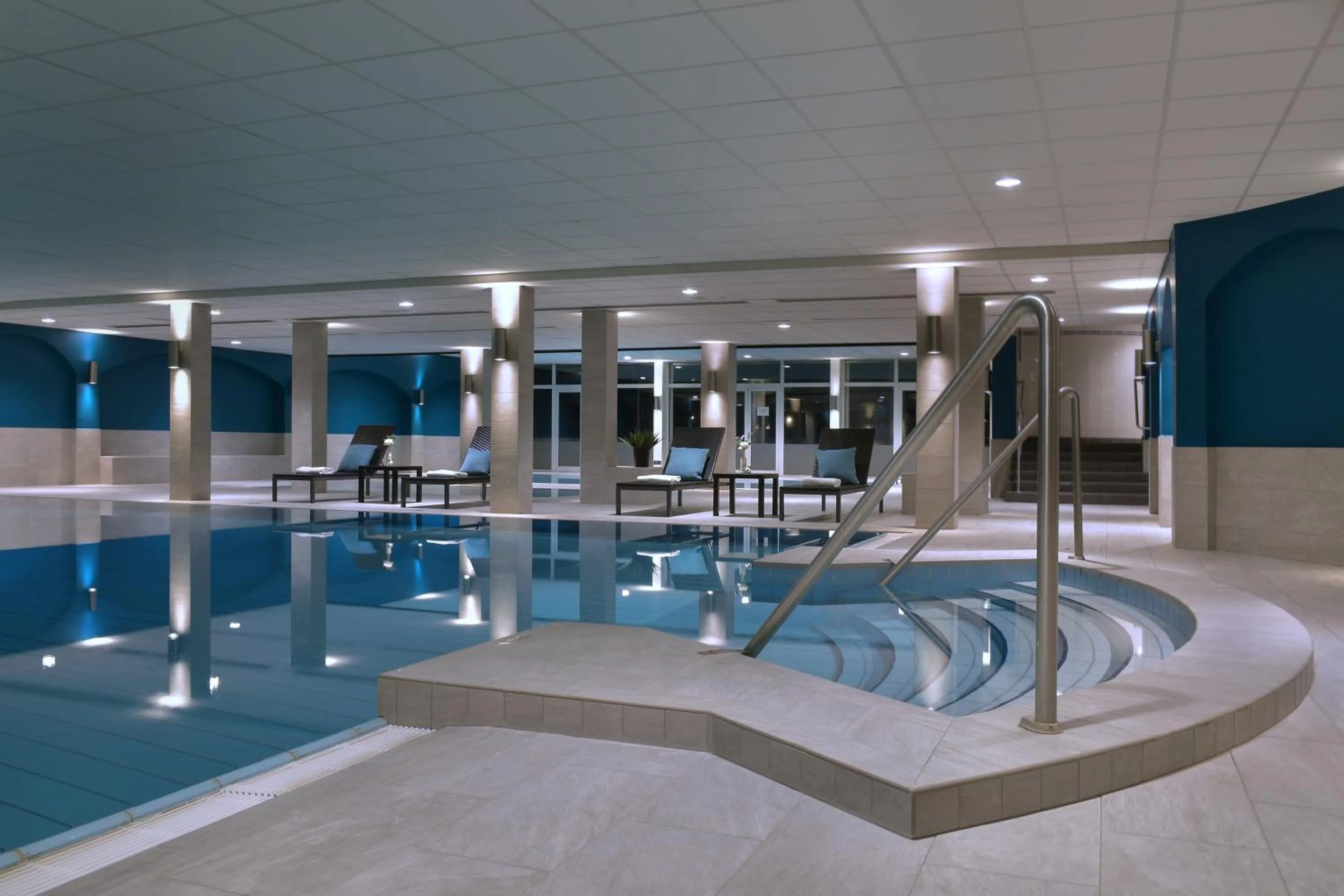 Swimming pool in Van der Valk Hotel Gilze-Tilburg