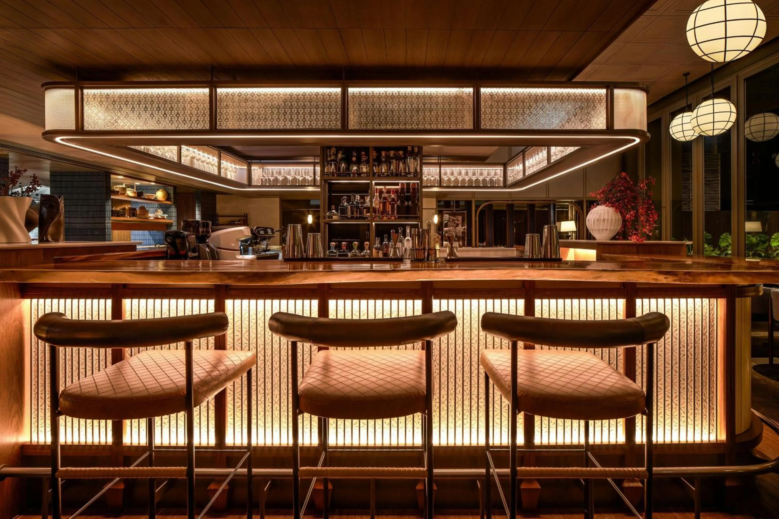 Lounge or bar in Madi Paidi Bangkok, Autograph Collection