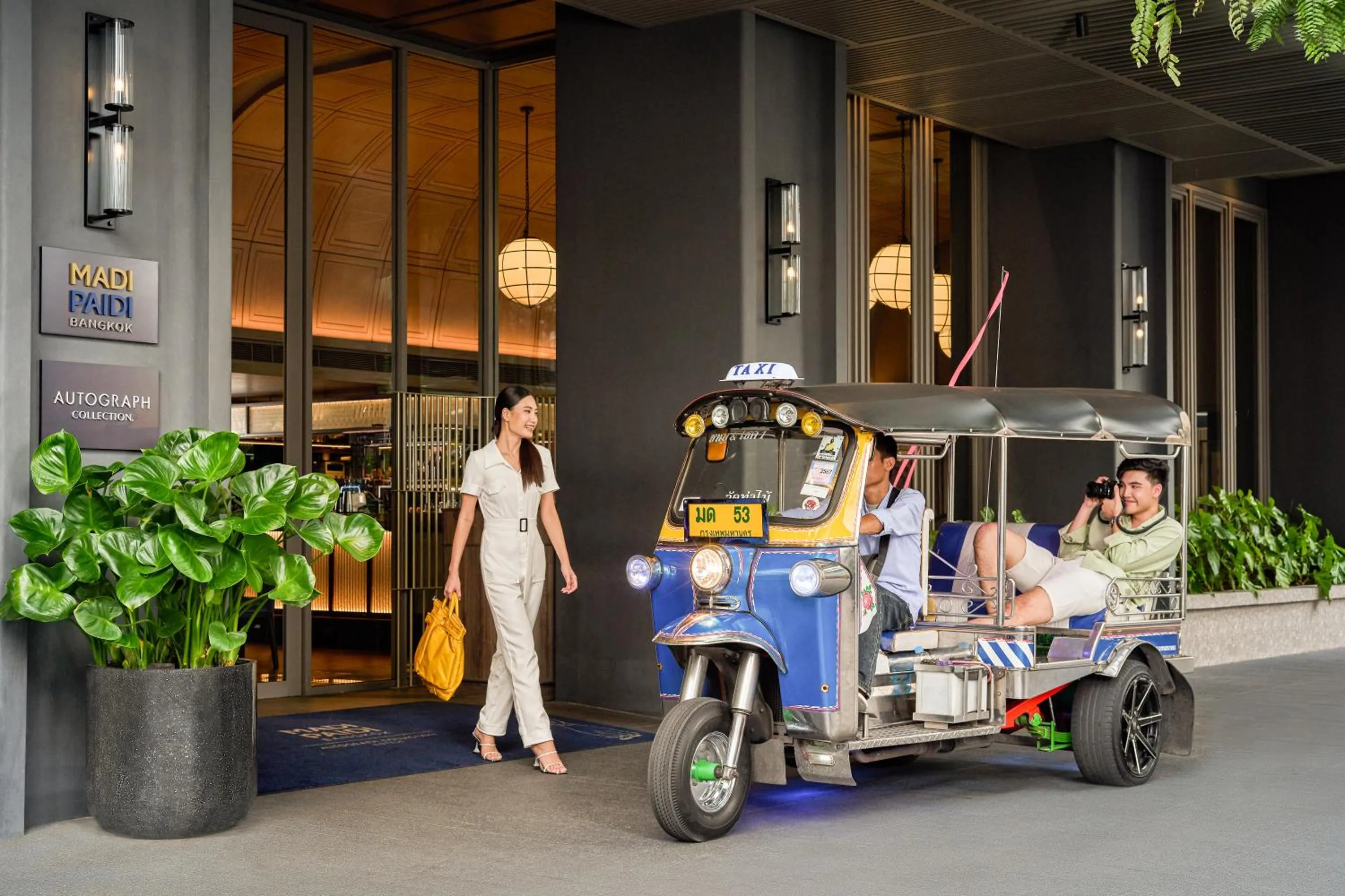 Activities in Madi Paidi Bangkok, Autograph Collection