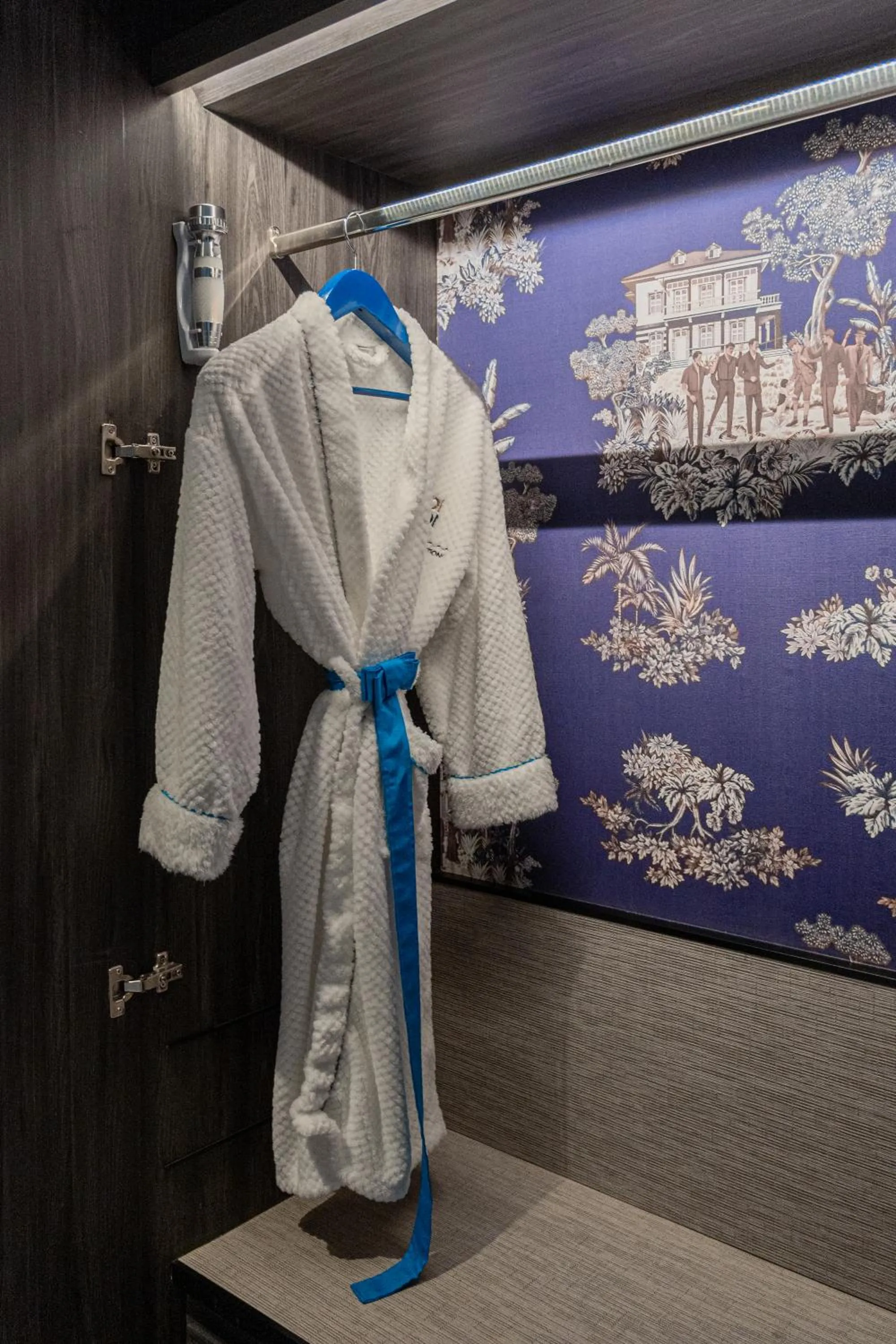 wardrobe in Madi Paidi Bangkok, Autograph Collection