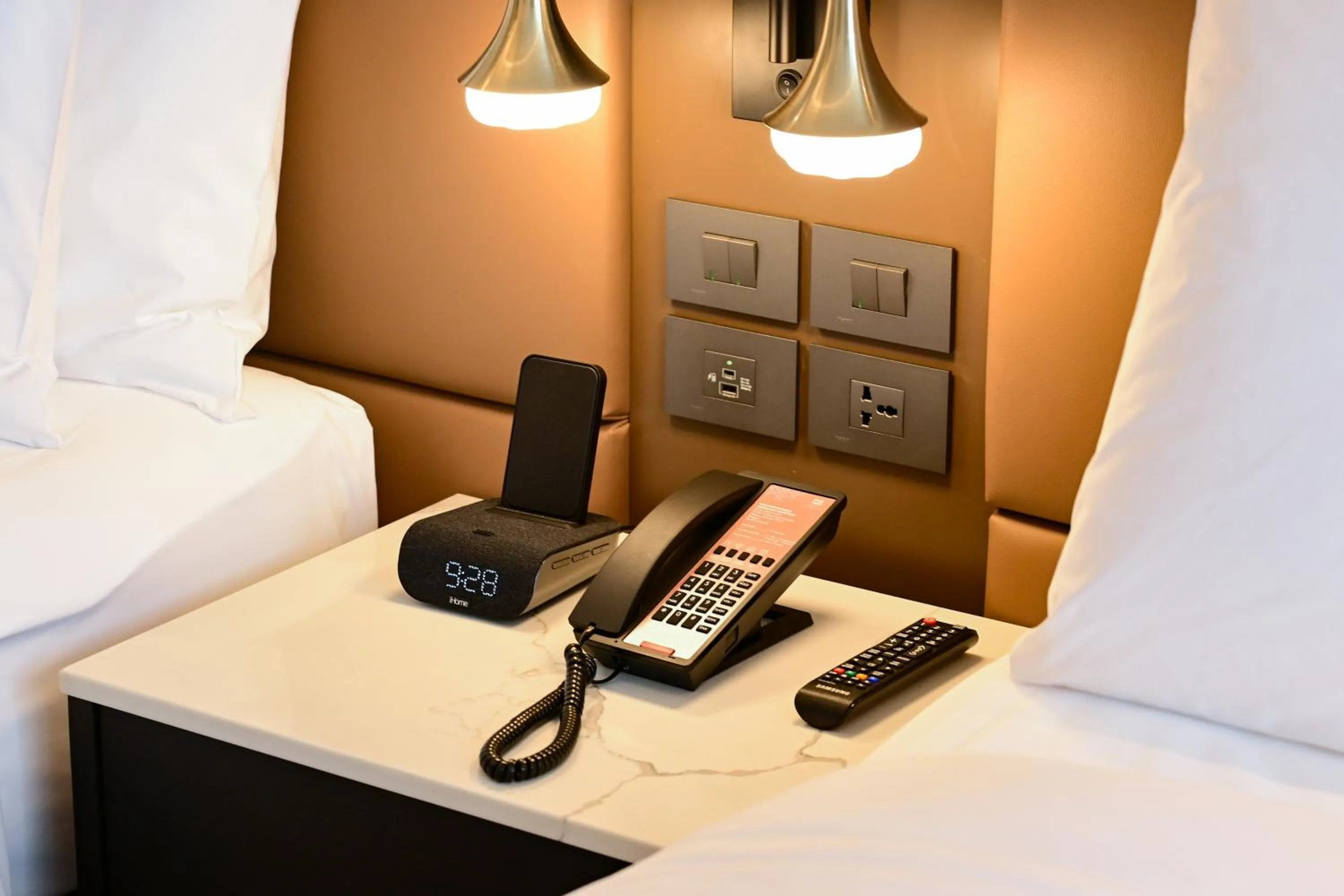 TV and multimedia in Madi Paidi Bangkok, Autograph Collection