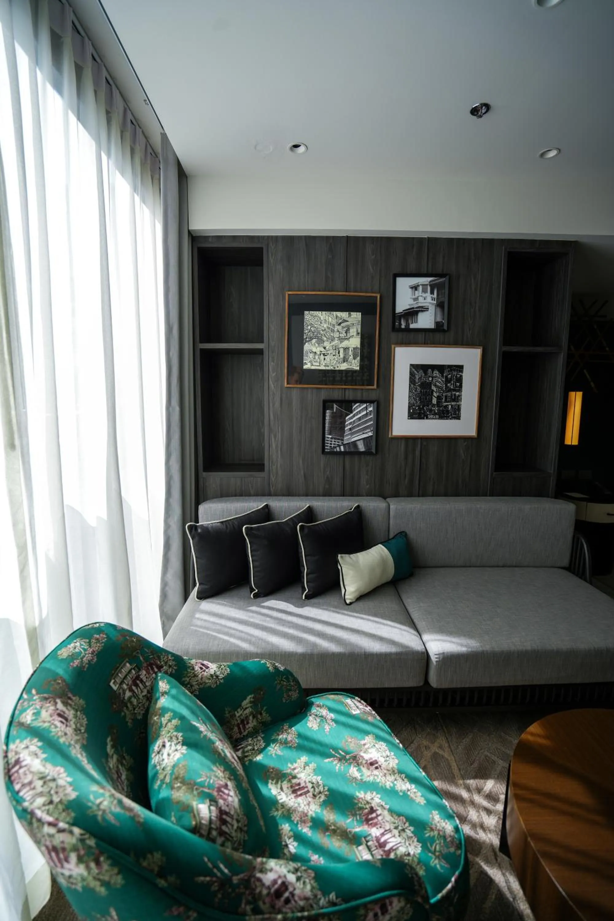 Seating area in Madi Paidi Bangkok, Autograph Collection