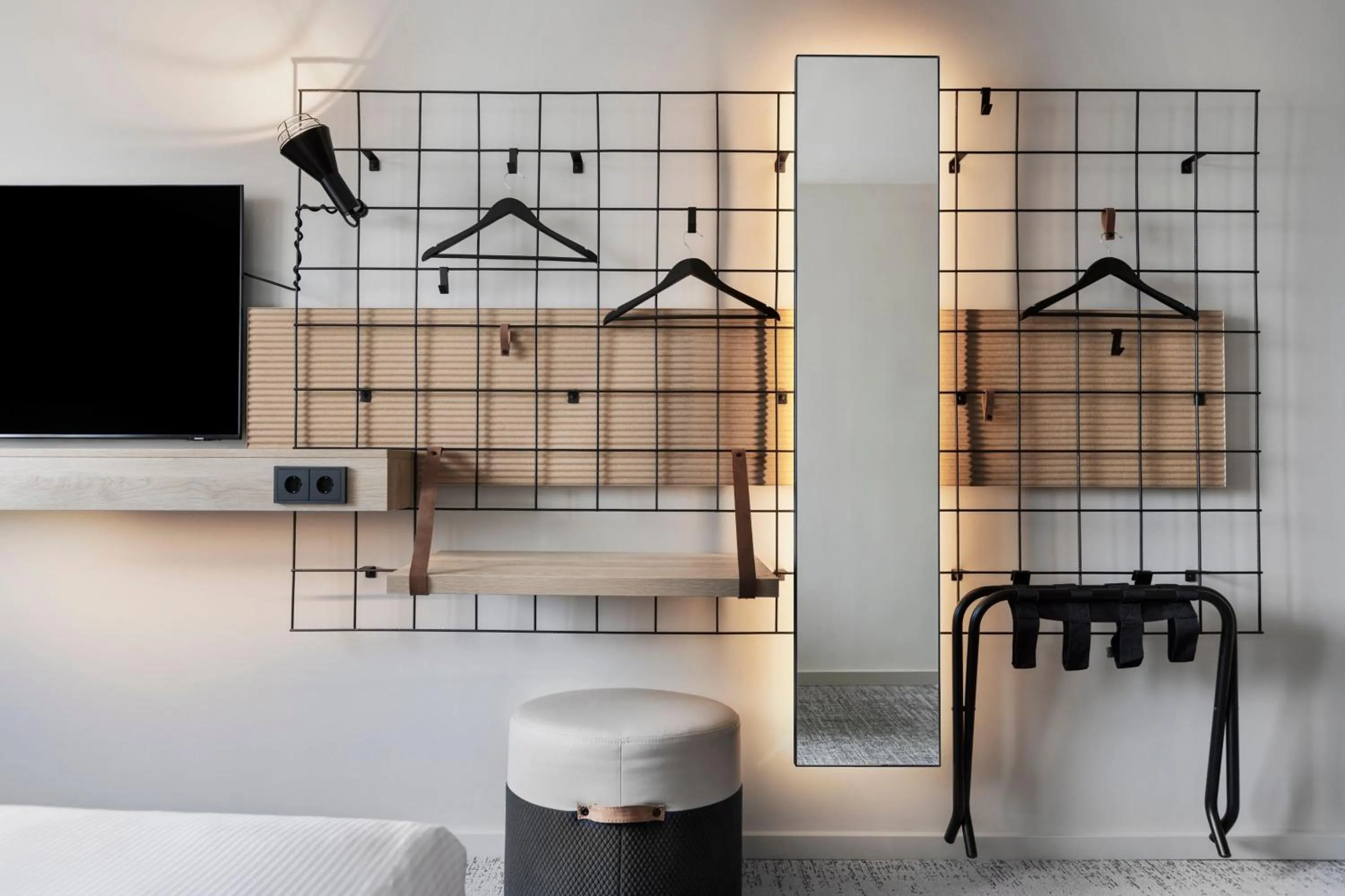 Photo of the whole room in Moxy Vienna City East