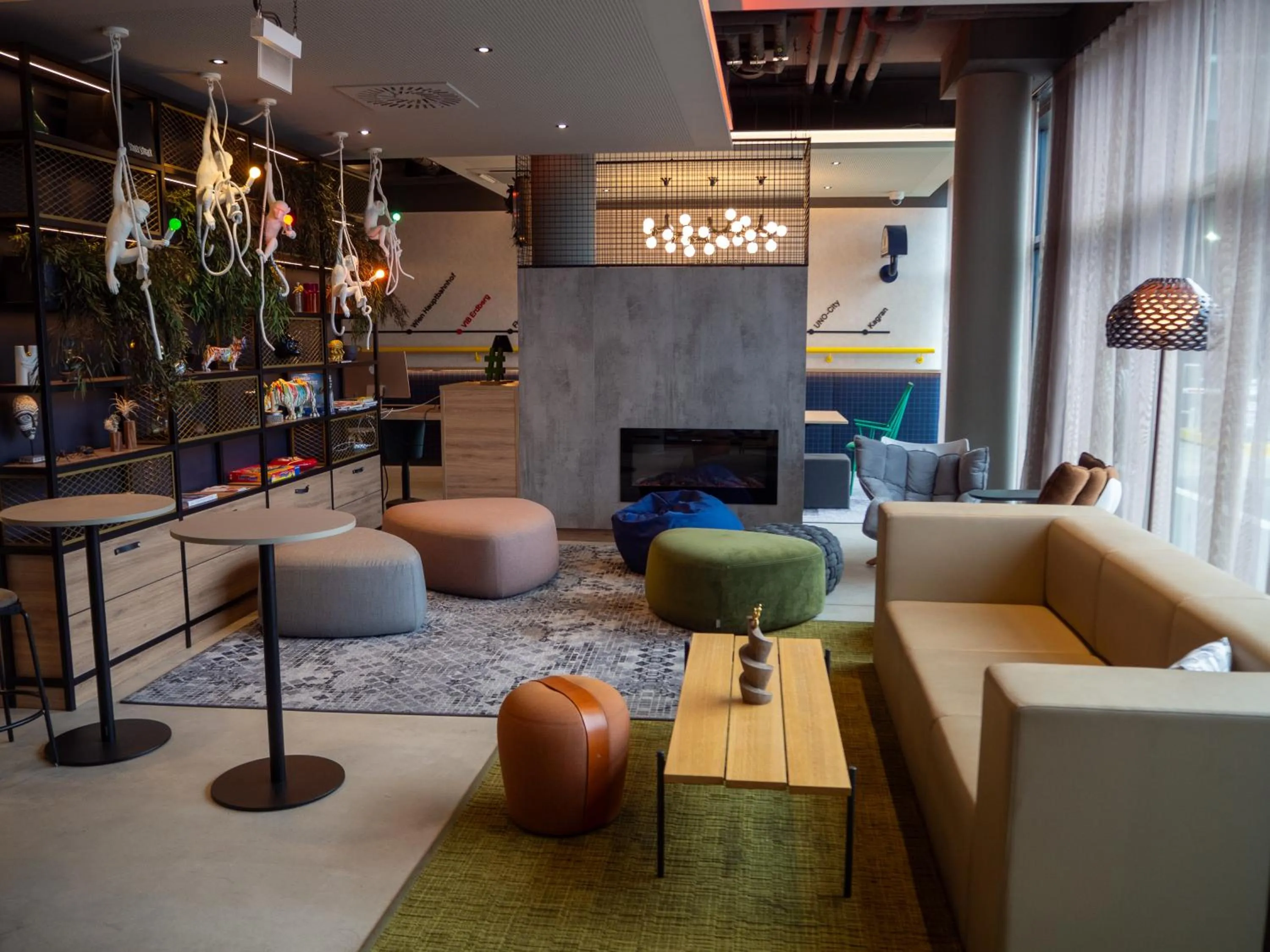 Lounge or bar in Moxy Vienna City East