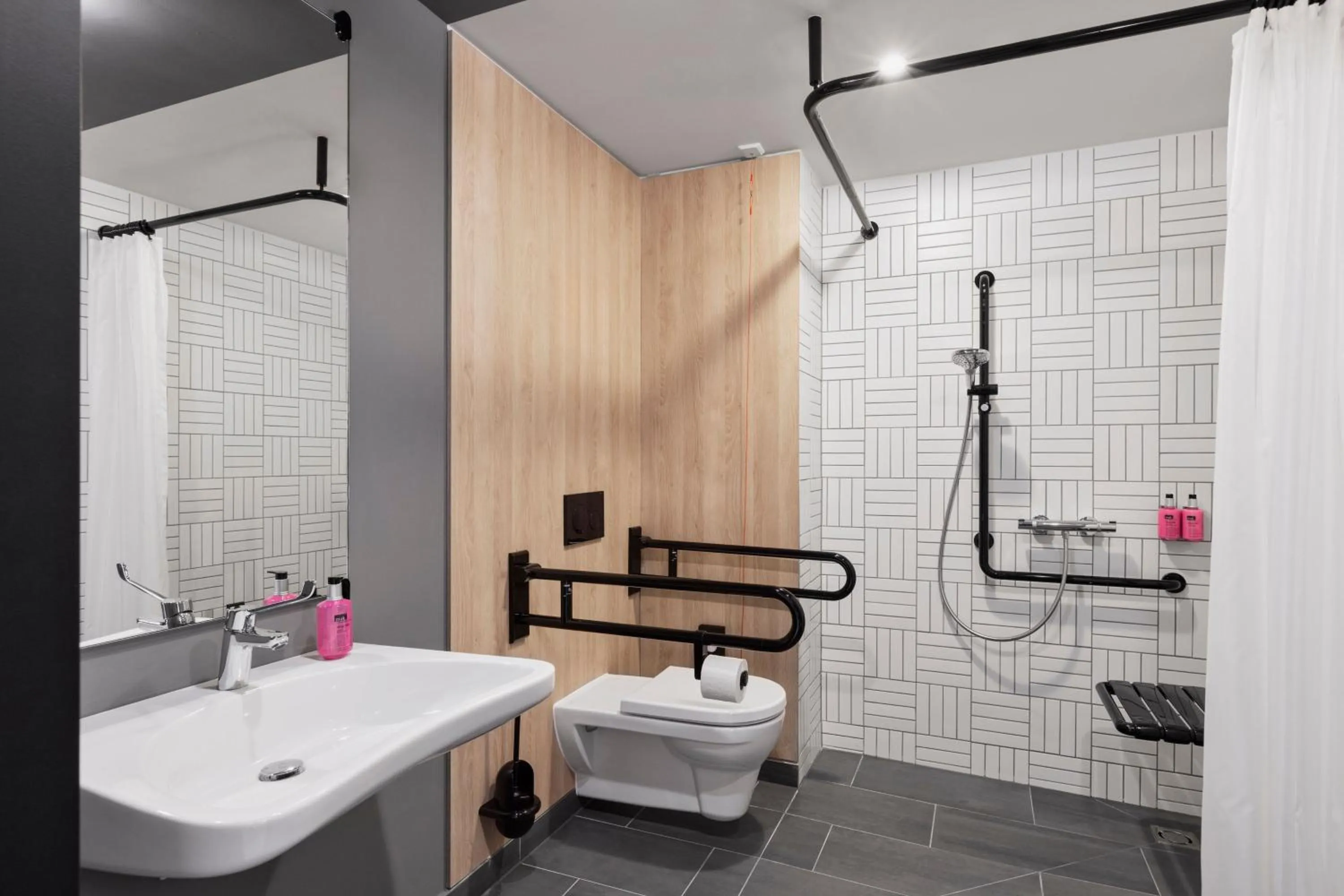 Bathroom in Moxy Vienna City East