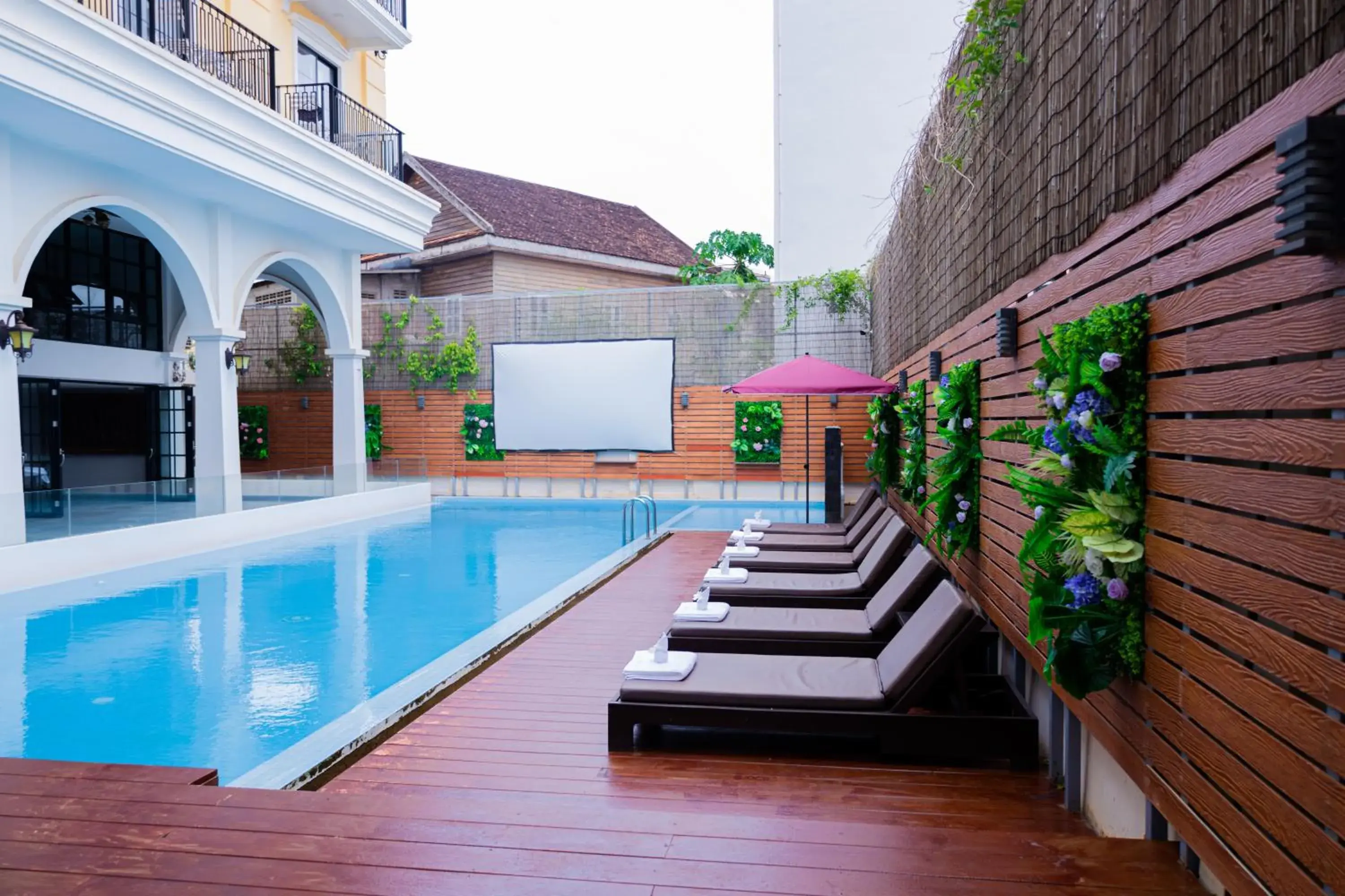 Swimming pool in Solar Hotel Swimming pool in Solar Hotel
