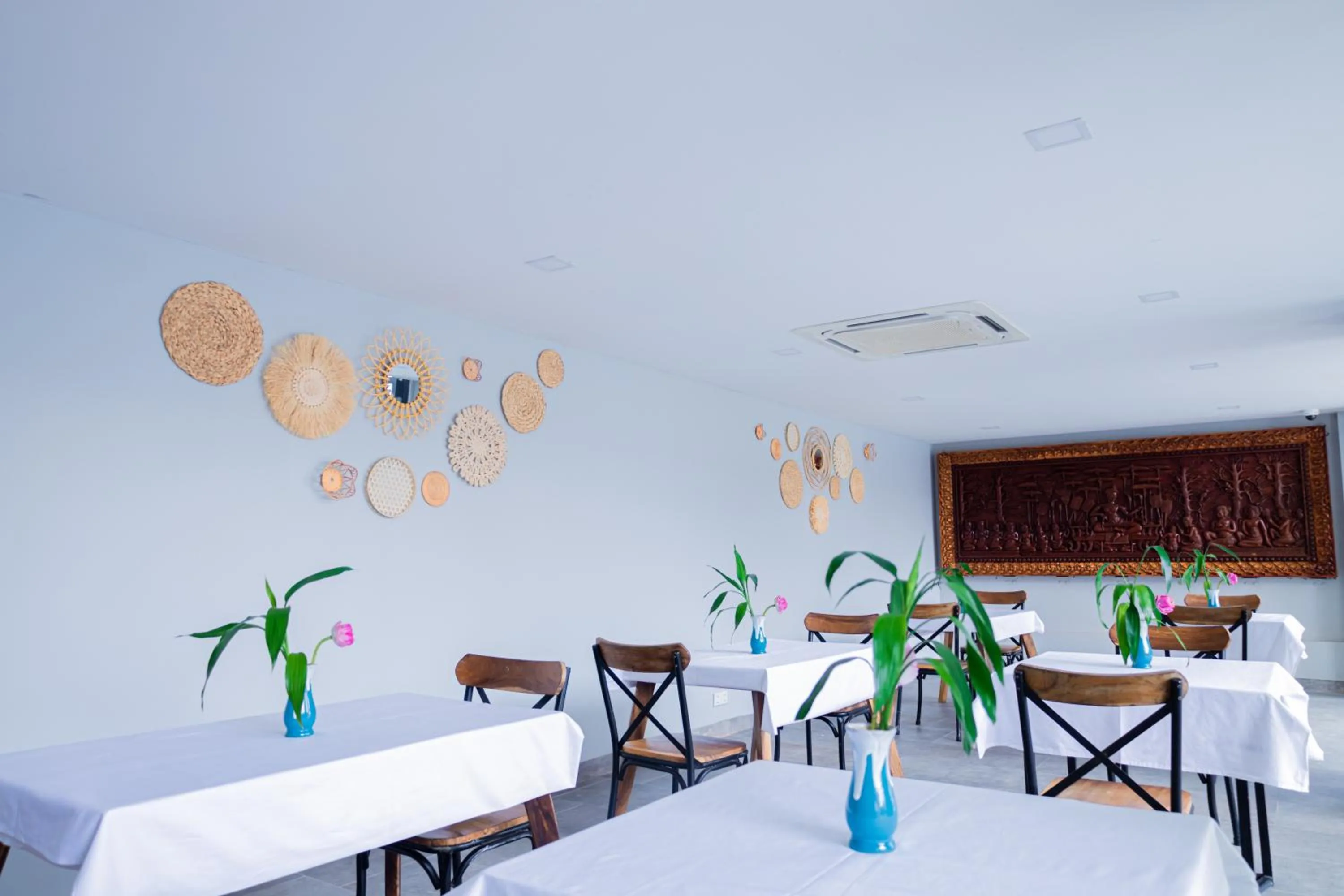 Restaurant/places to eat in Solar Hotel