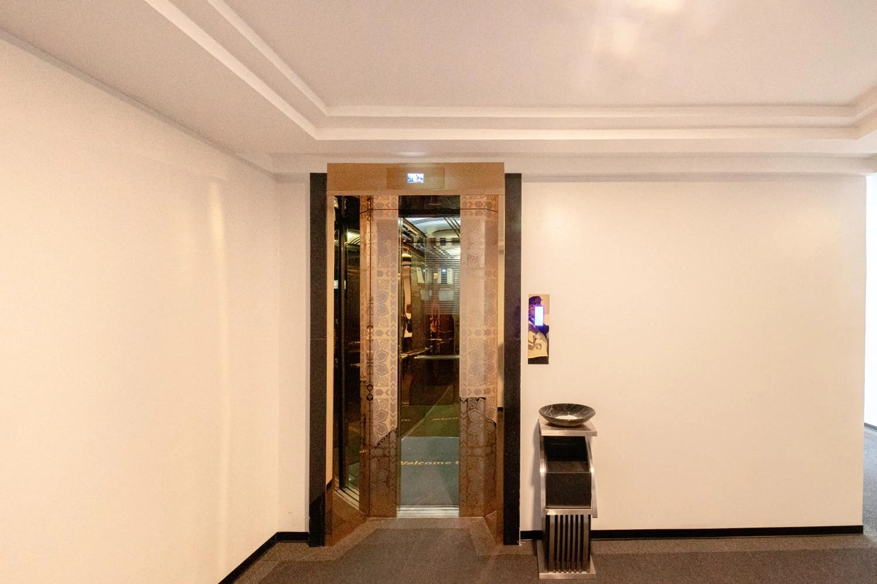 elevator in Solar Hotel