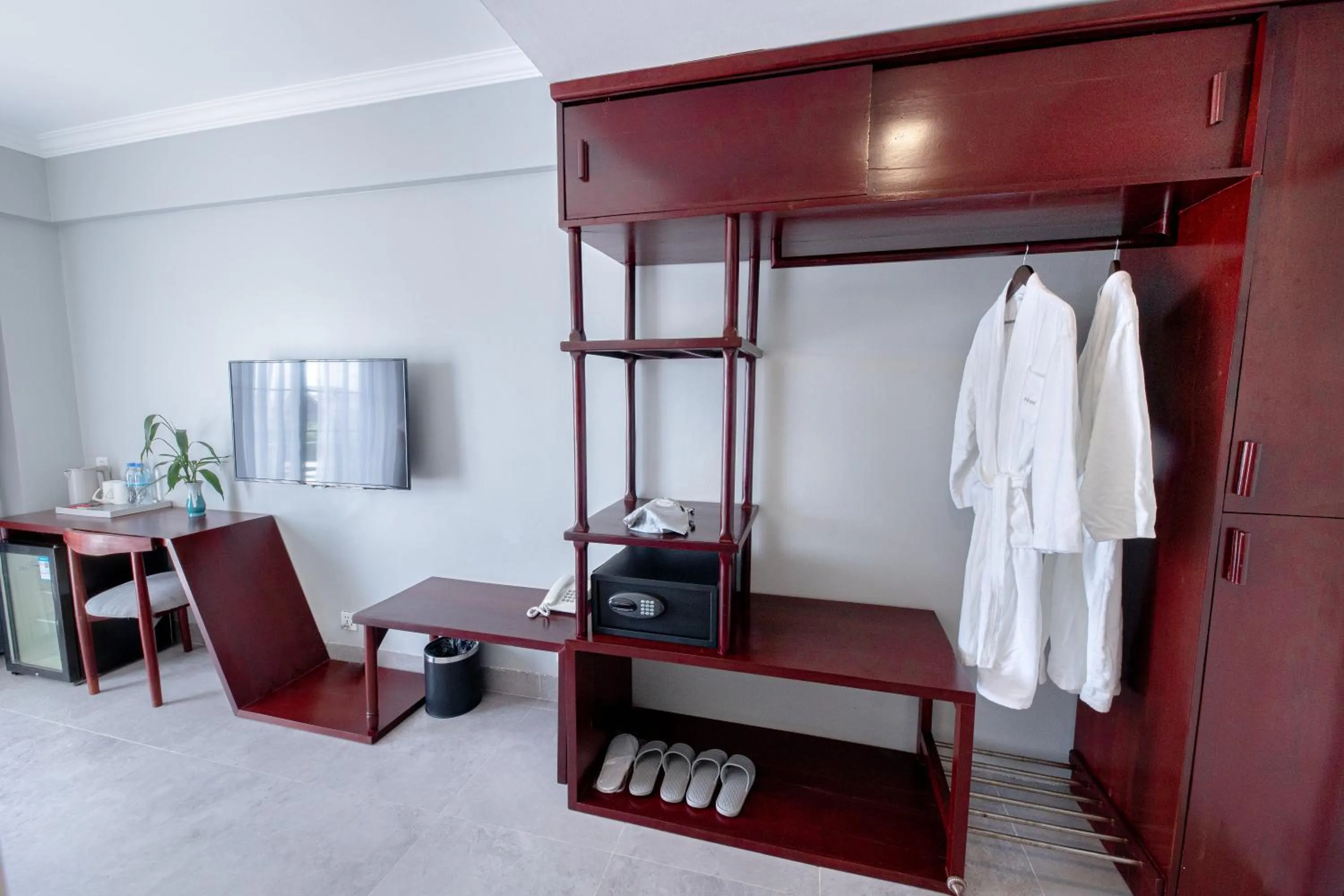 wardrobe in Solar Hotel