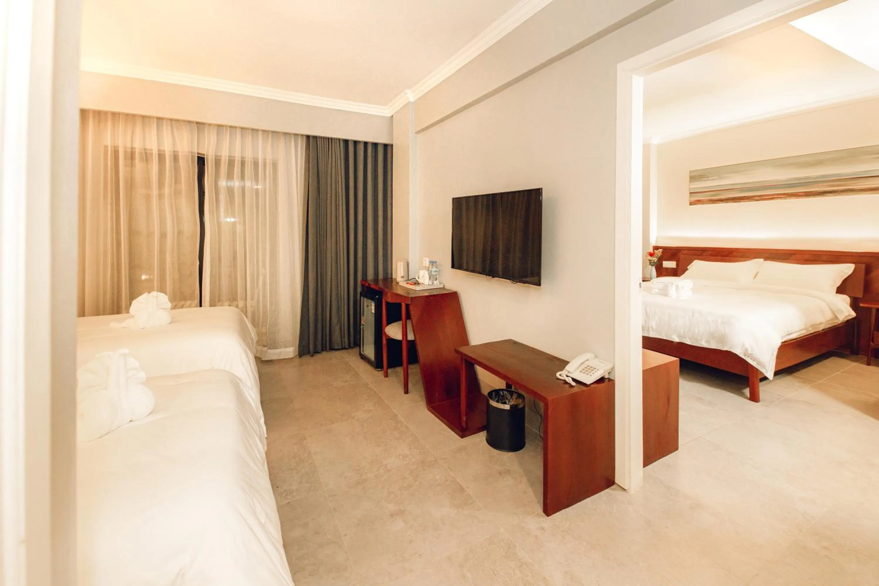 Photo of the whole room, Bed in Solar Hotel