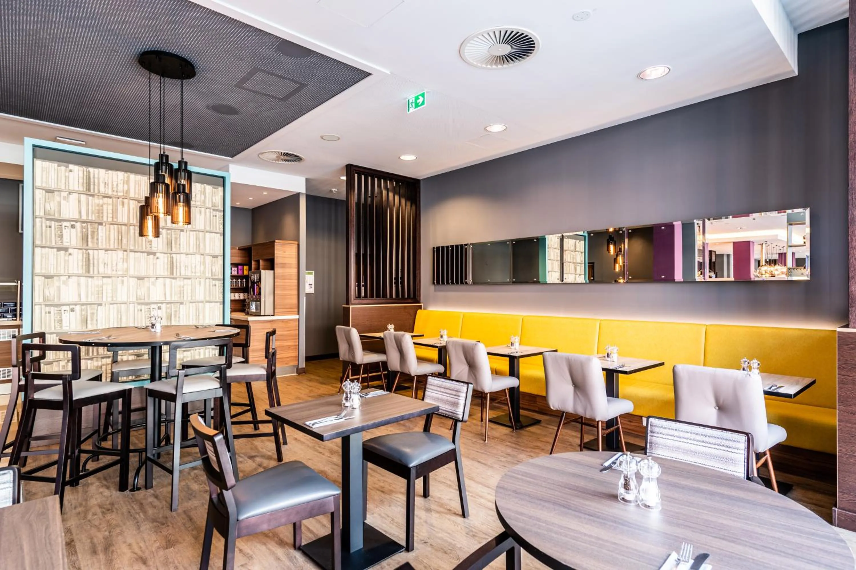 Restaurant/places to eat in Premier Inn Nürnberg City Centre