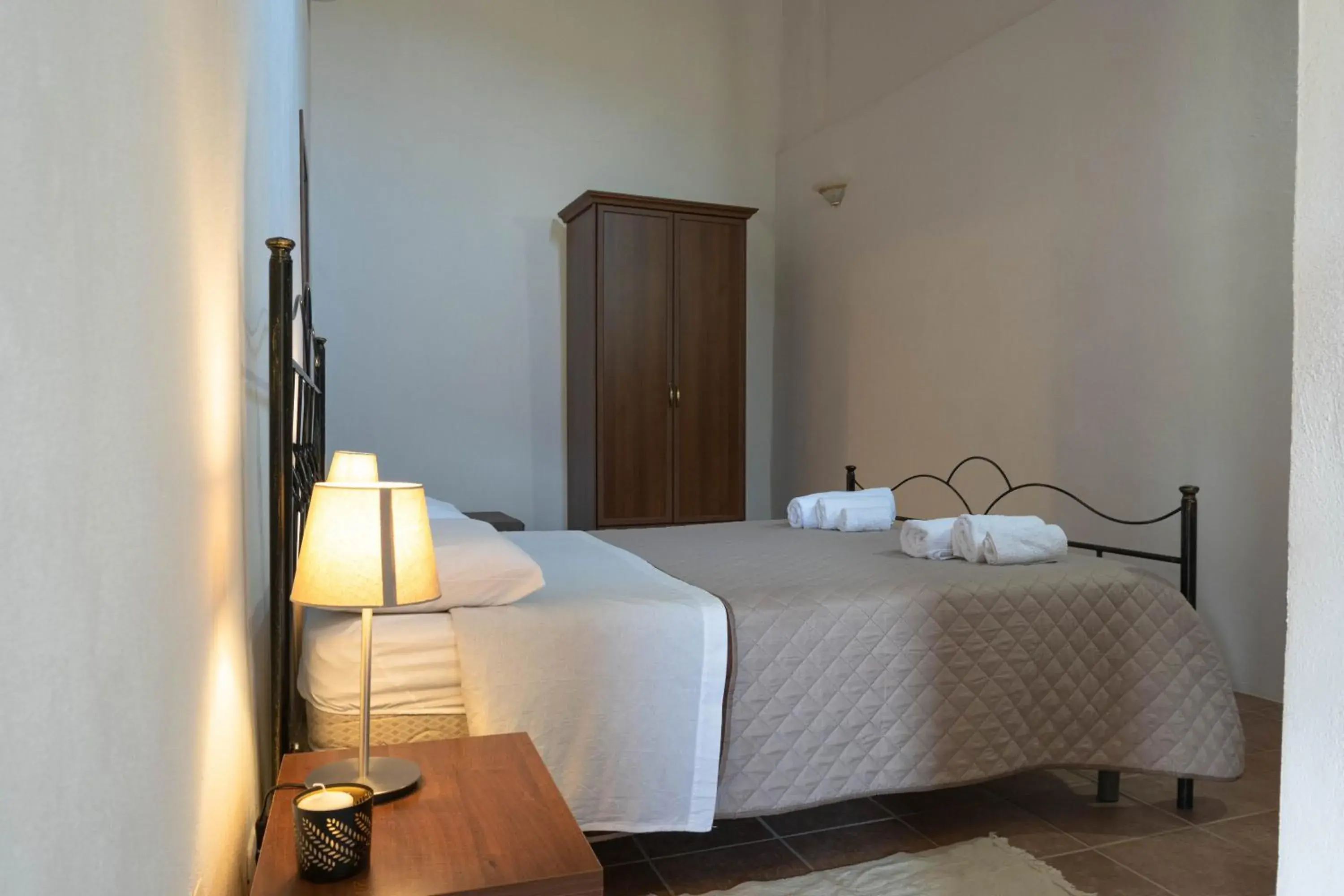 Double Room with Private Bathroom in Il Paese Alberga! Double Room with Private Bathroom in Il Paese Alberga!