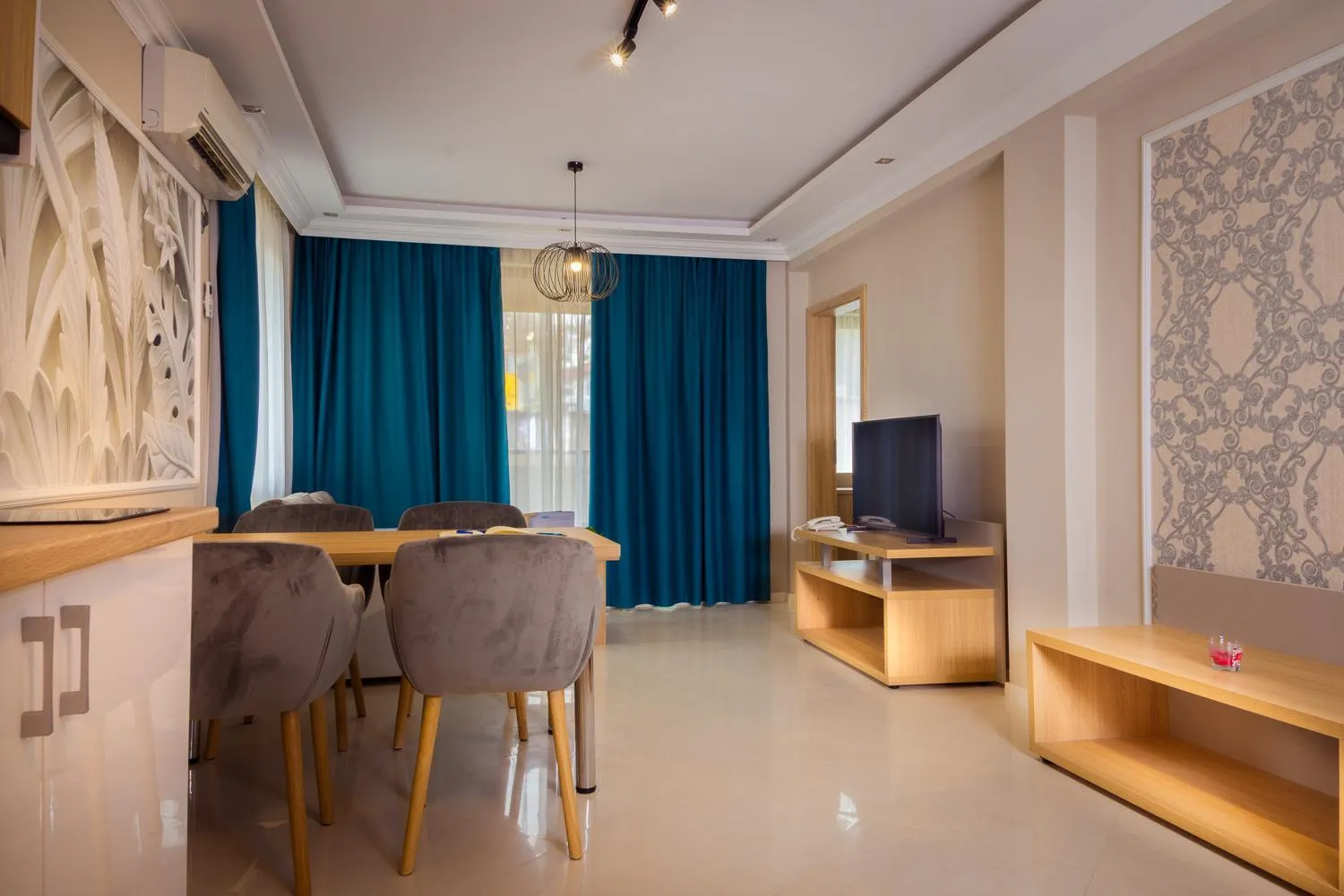 TV and multimedia in Vemara City Boutique Hotel-free parking