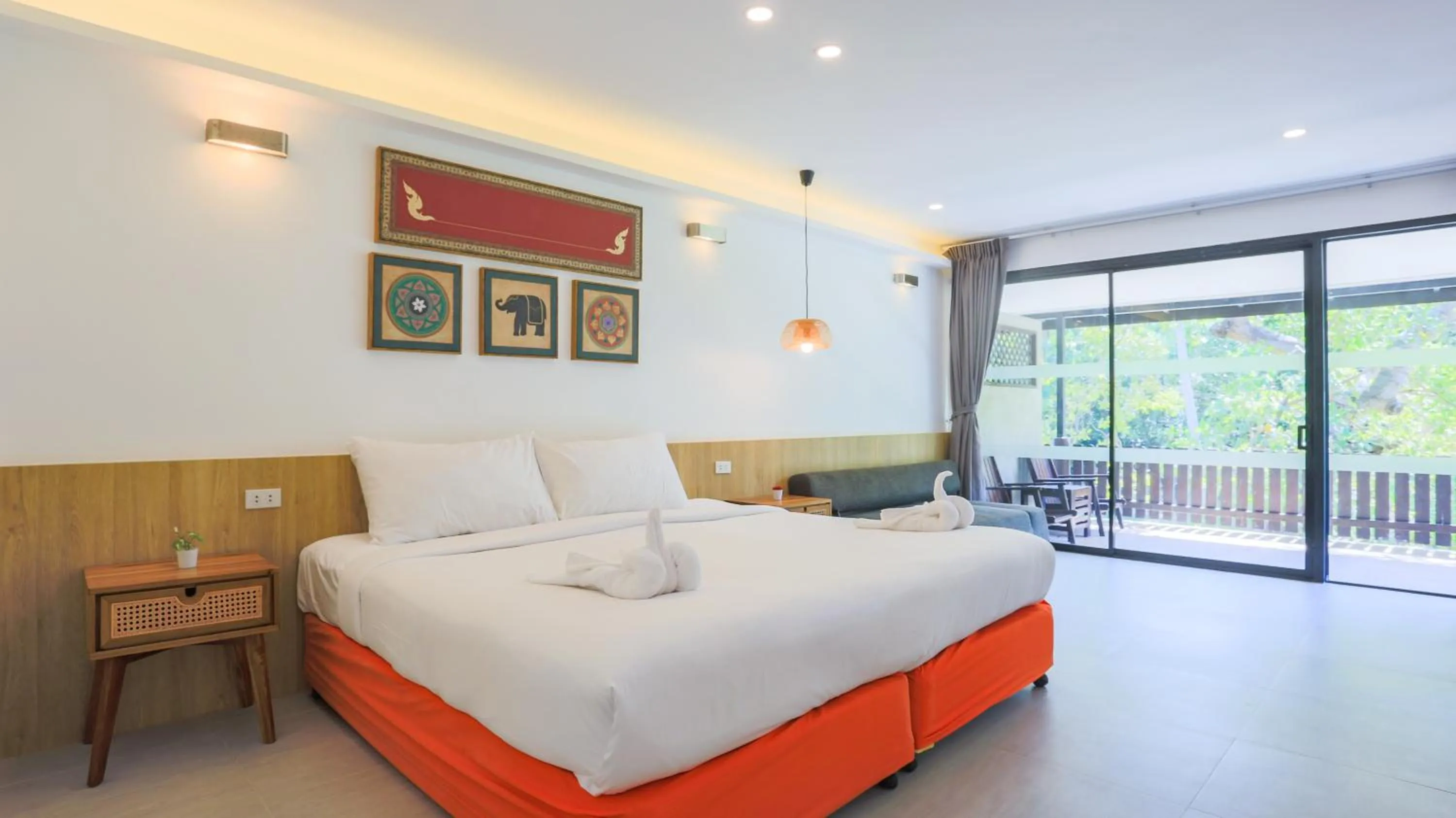 Bed in Ban Raya Resort and Spa