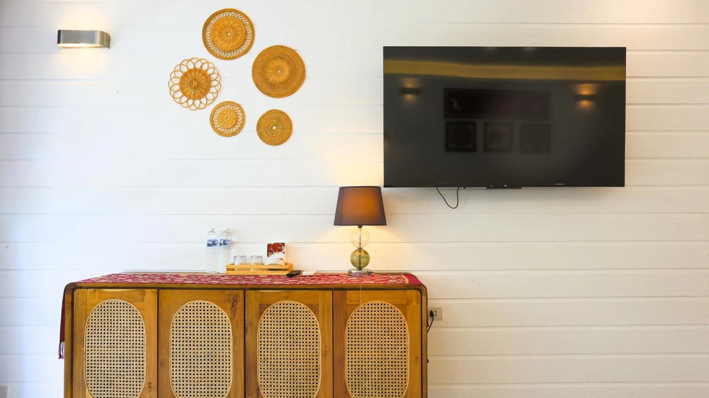 TV and multimedia in Ban Raya Resort and Spa