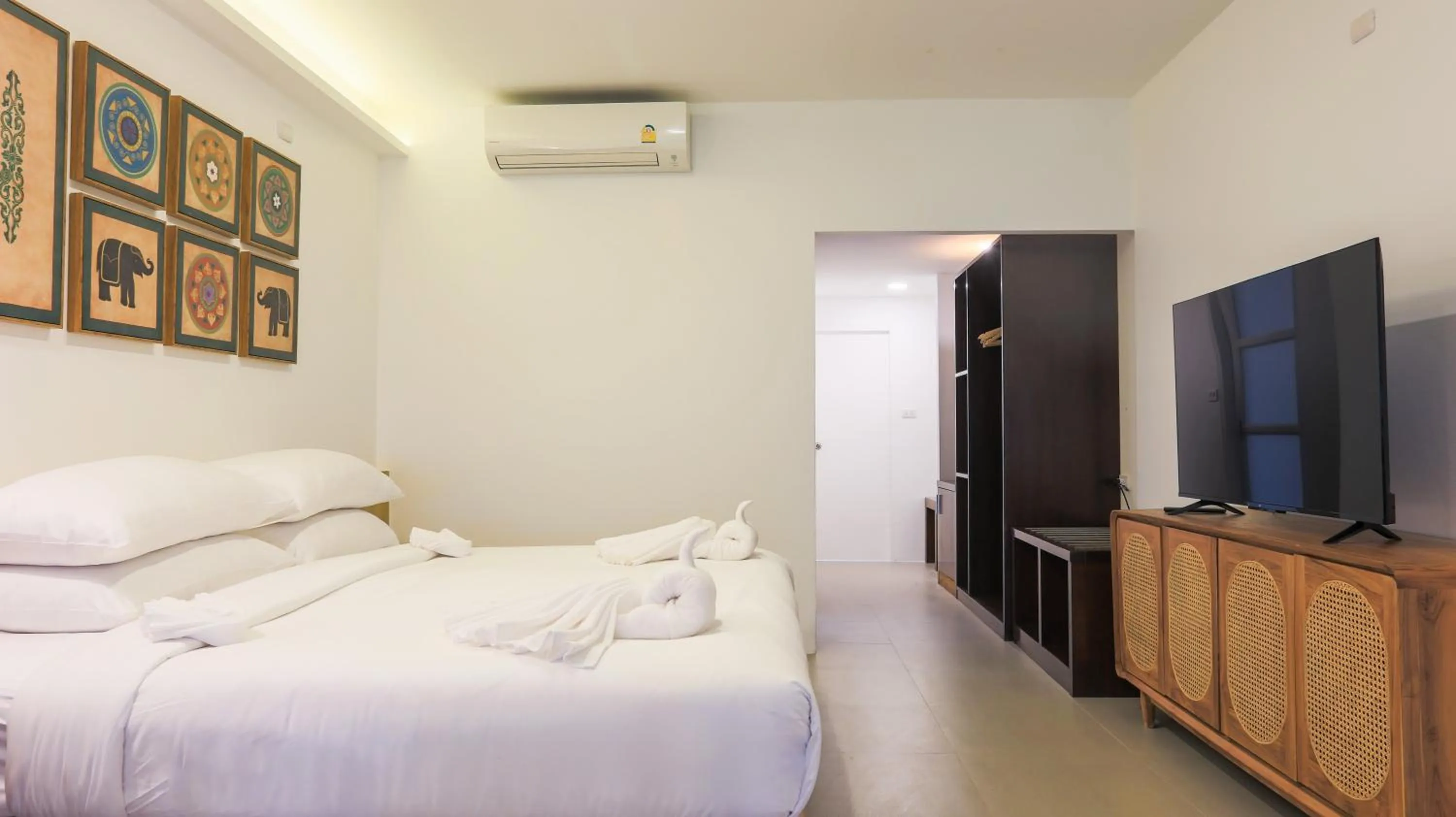 Bed in Ban Raya Resort and Spa