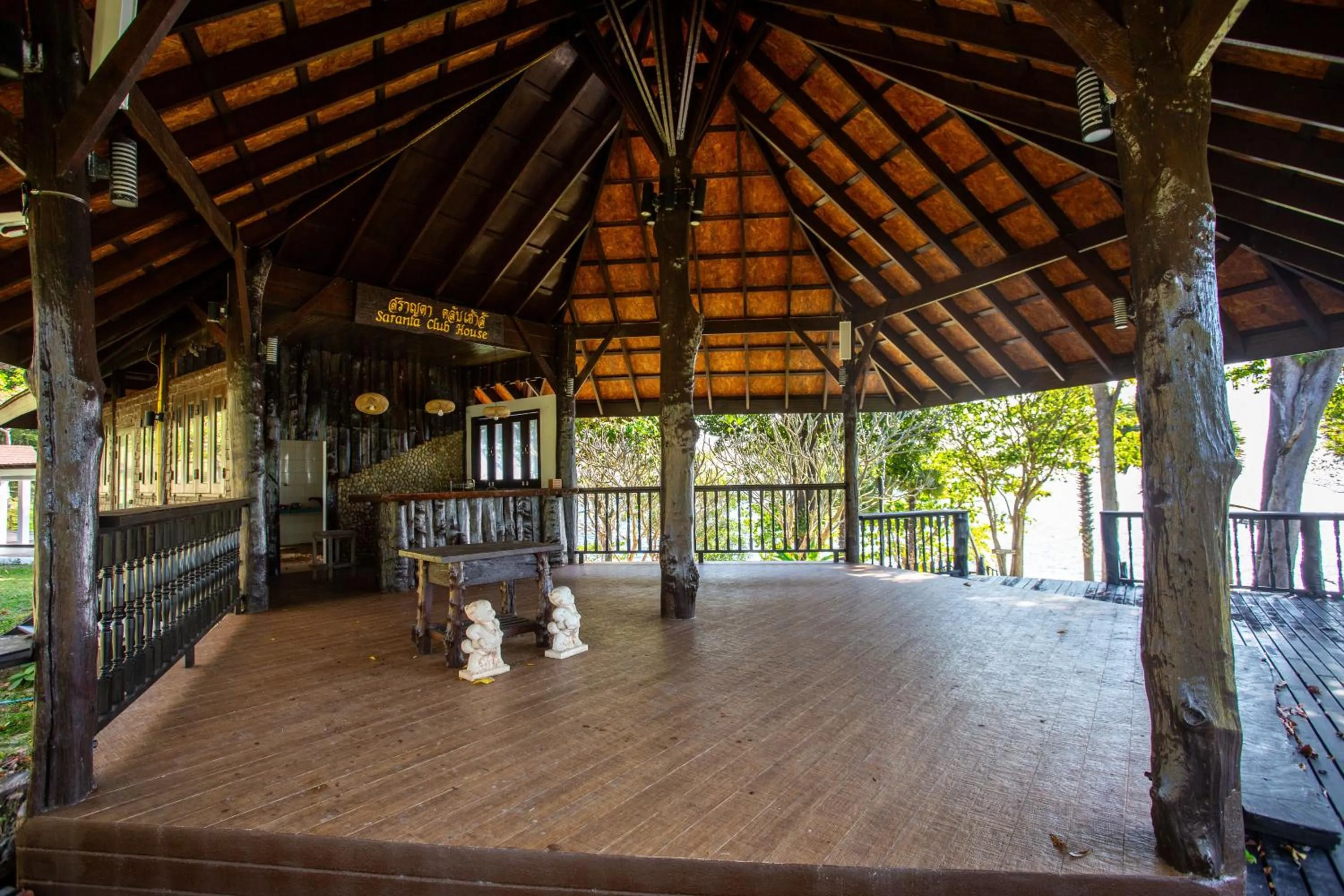 Evening entertainment in Ban Raya Resort and Spa