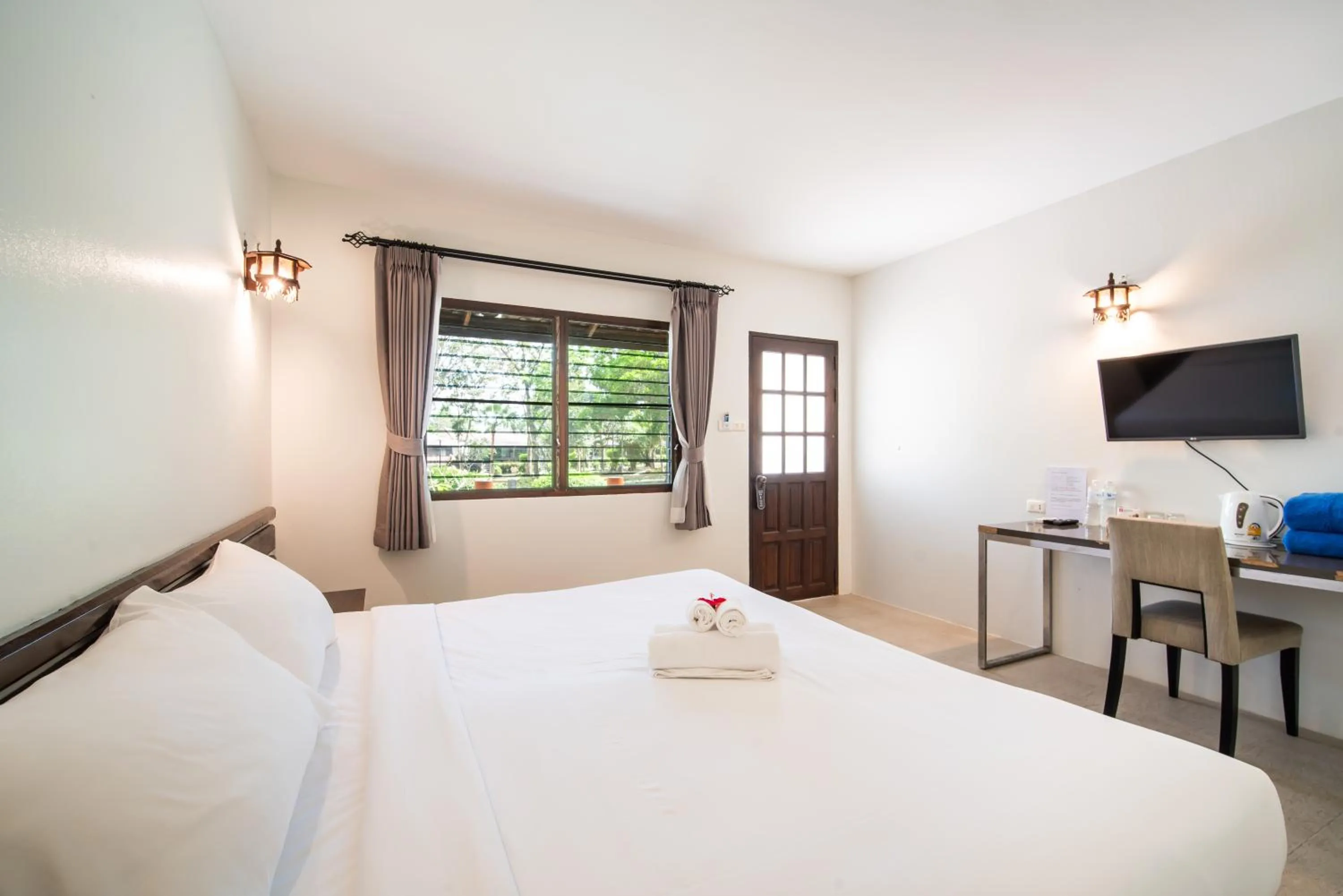 View (from property/room), Bed in Ban Raya Resort and Spa