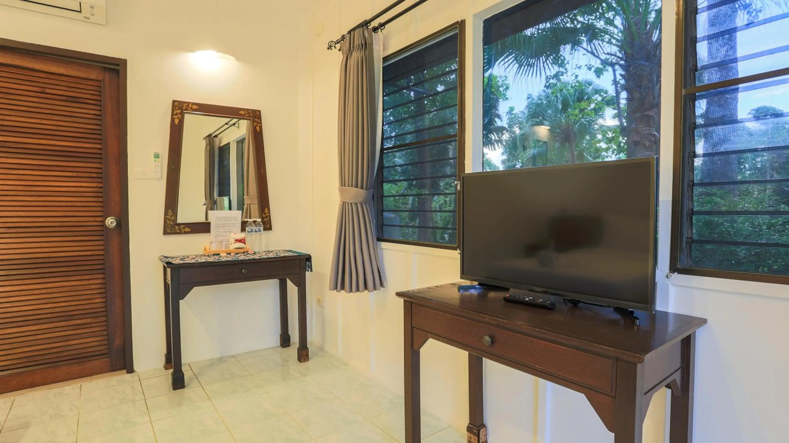 TV and multimedia in Ban Raya Resort and Spa