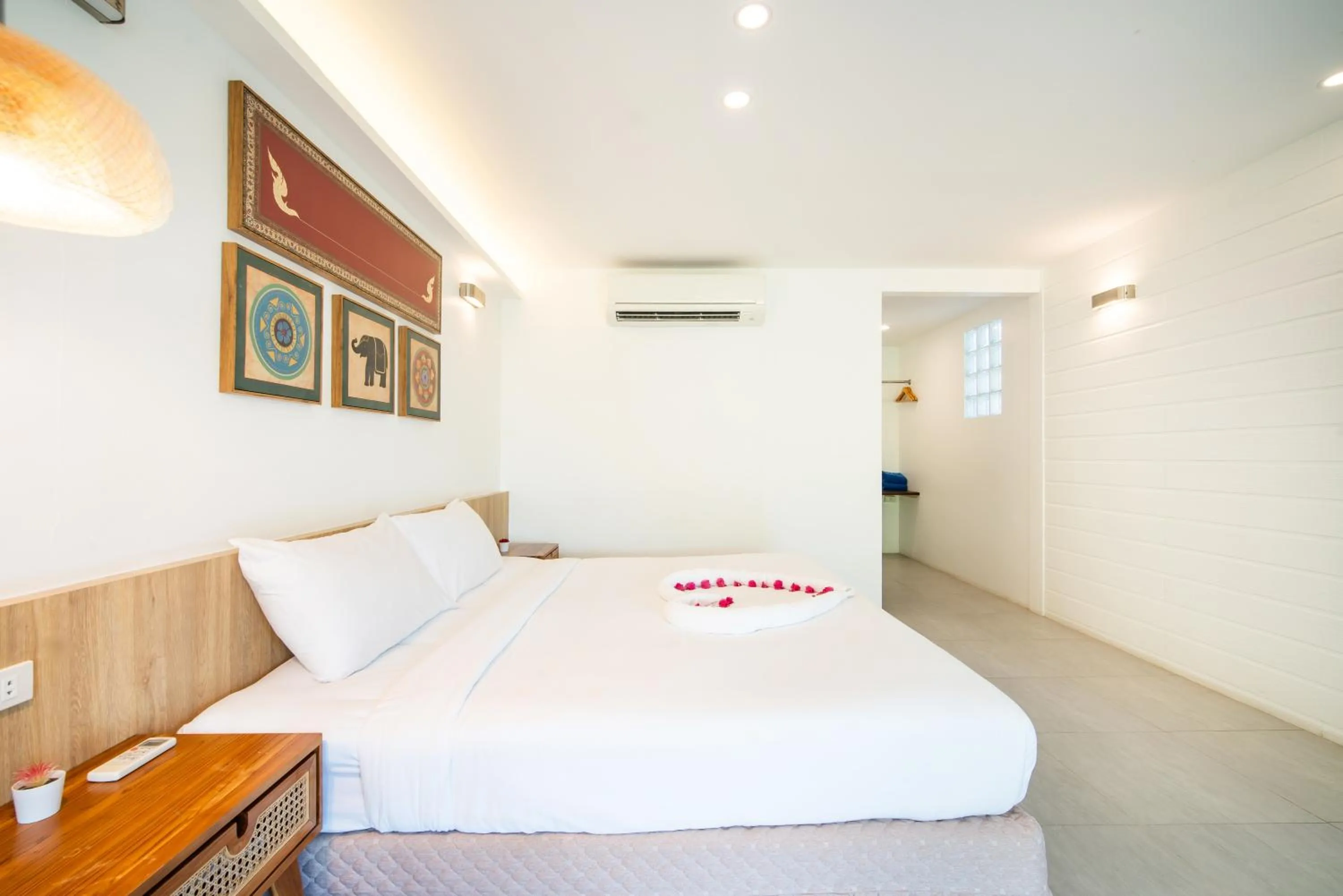 Photo of the whole room, Bed in Ban Raya Resort and Spa