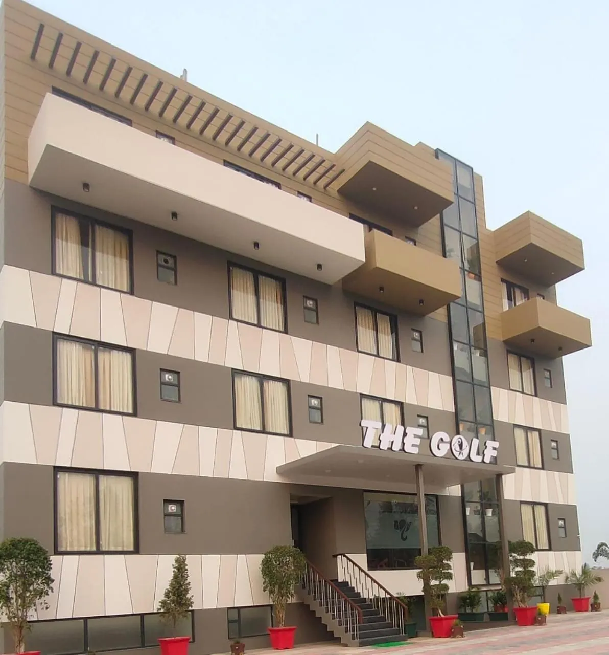 Property building in Hotel The Golf 1