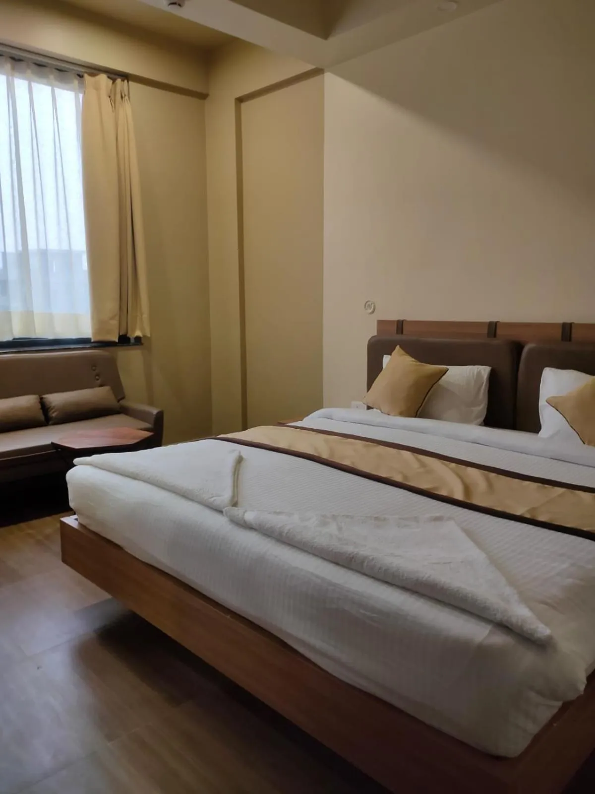 Photo of the whole room, Bed in Hotel The Golf 1