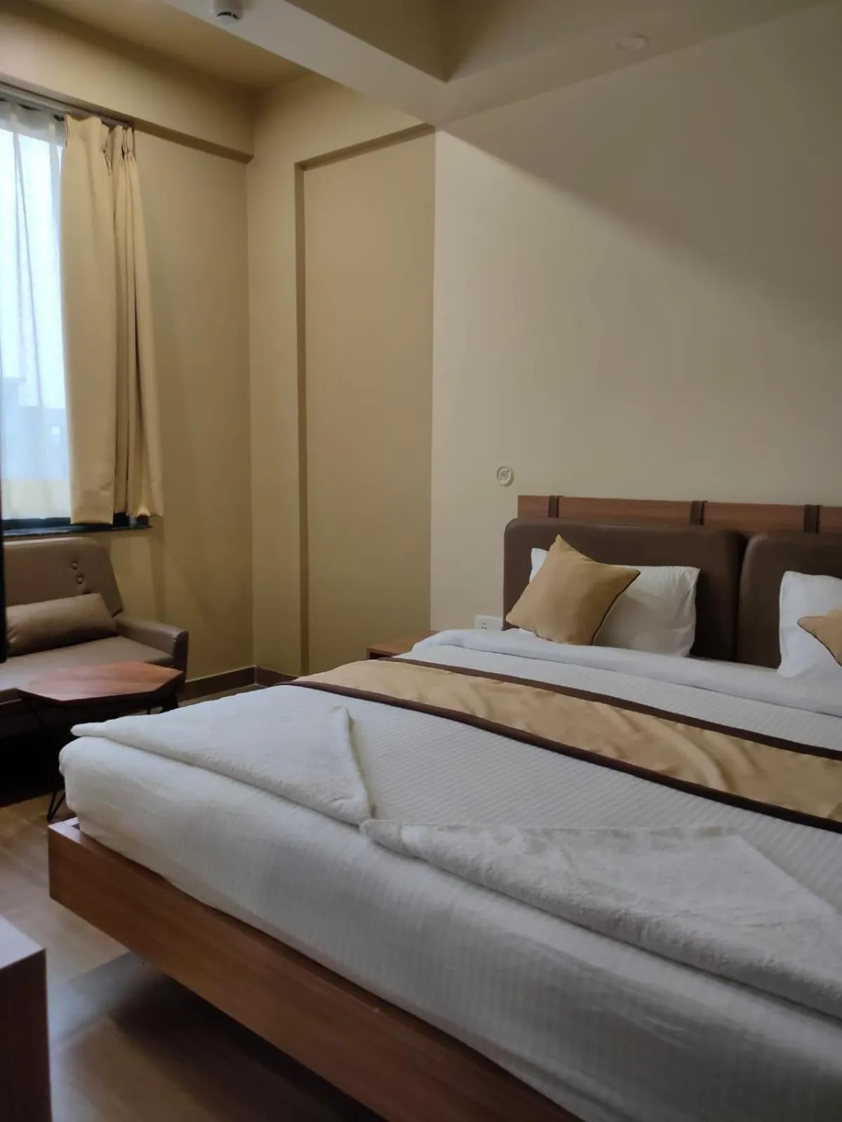 Photo of the whole room, Bed in Hotel The Golf 1